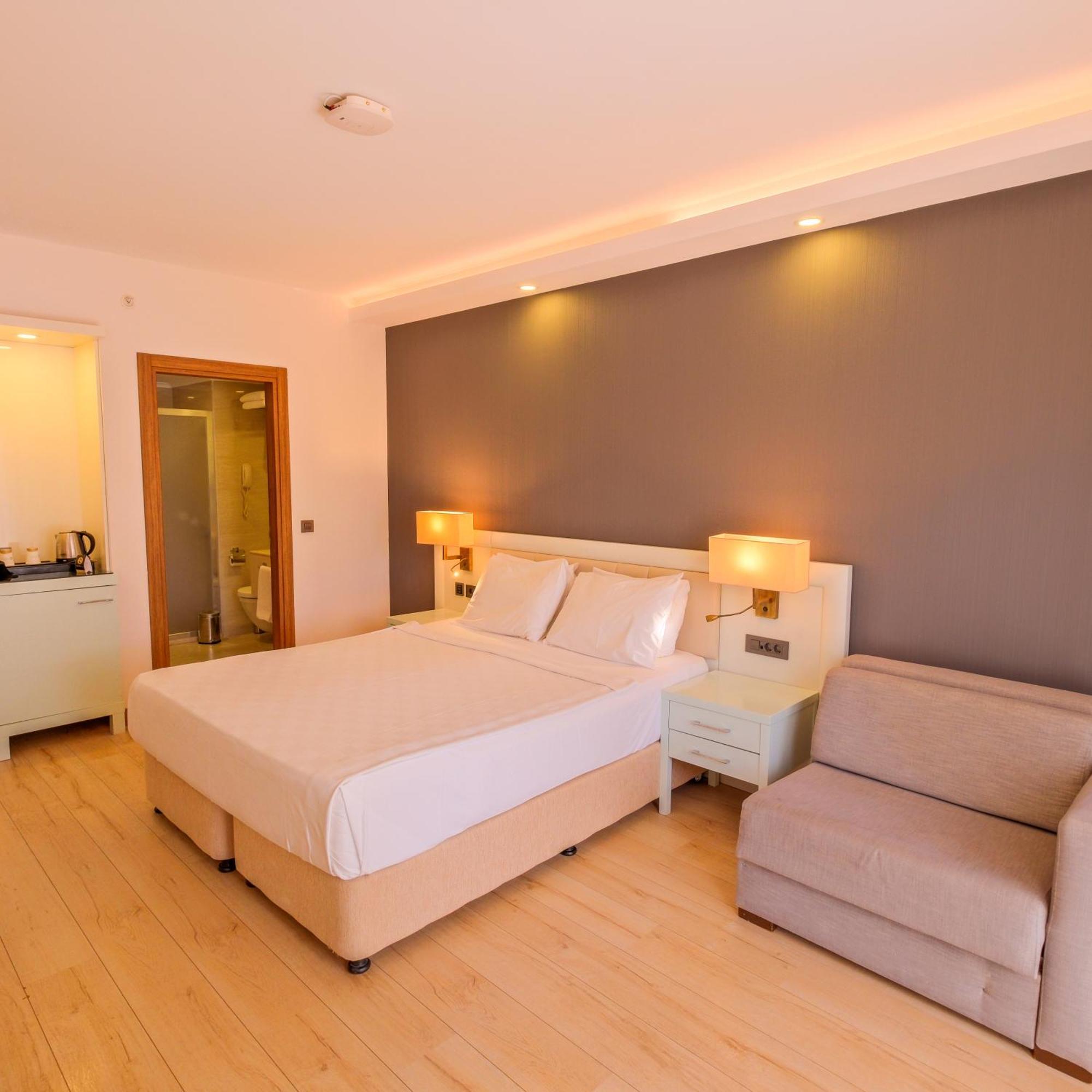 Deluxe Family Room
