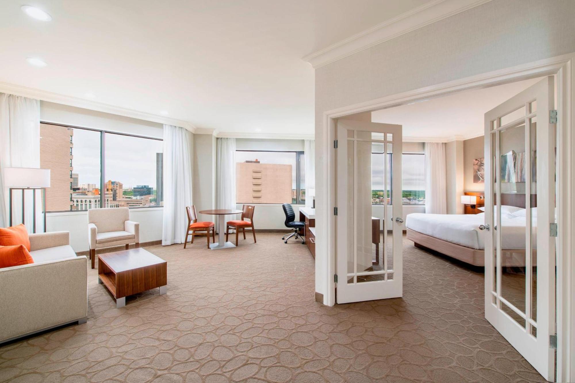 Executive Suite Queen or King,1709569961:JPEG
