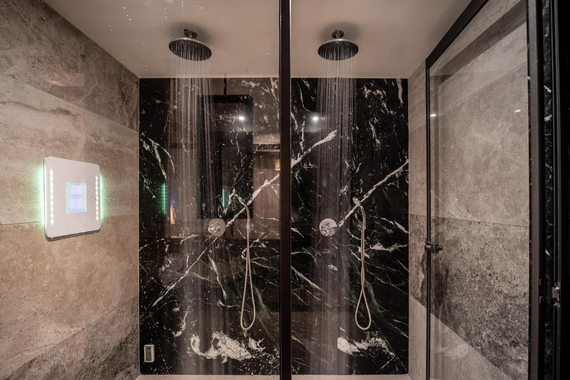 Hébergement Premium avec Hammam - Vue sur Piscine
