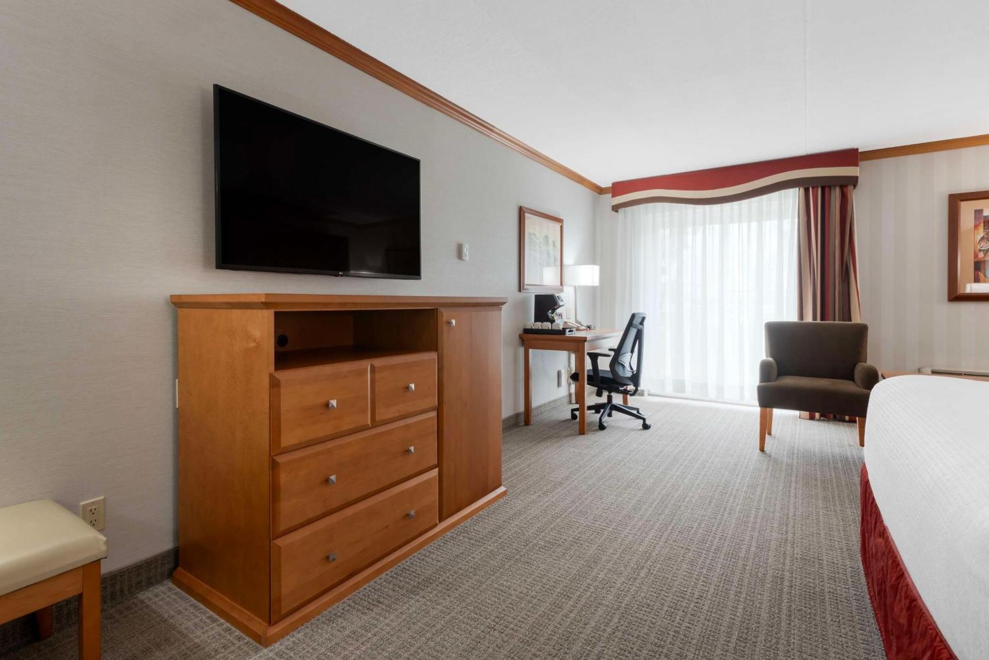 Deluxe Queen Room with Two Queen Beds with Sofa Bed,1543861561:JPEG
