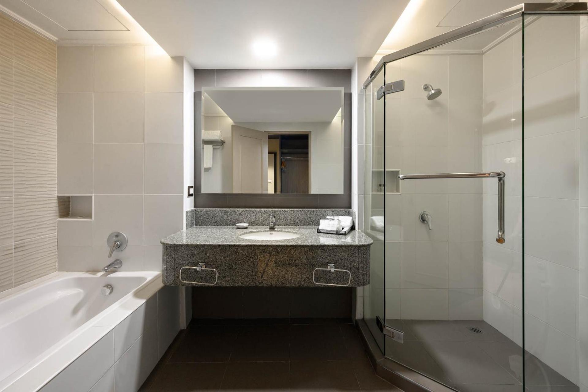 Deluxe Family Pool View with bunkbed