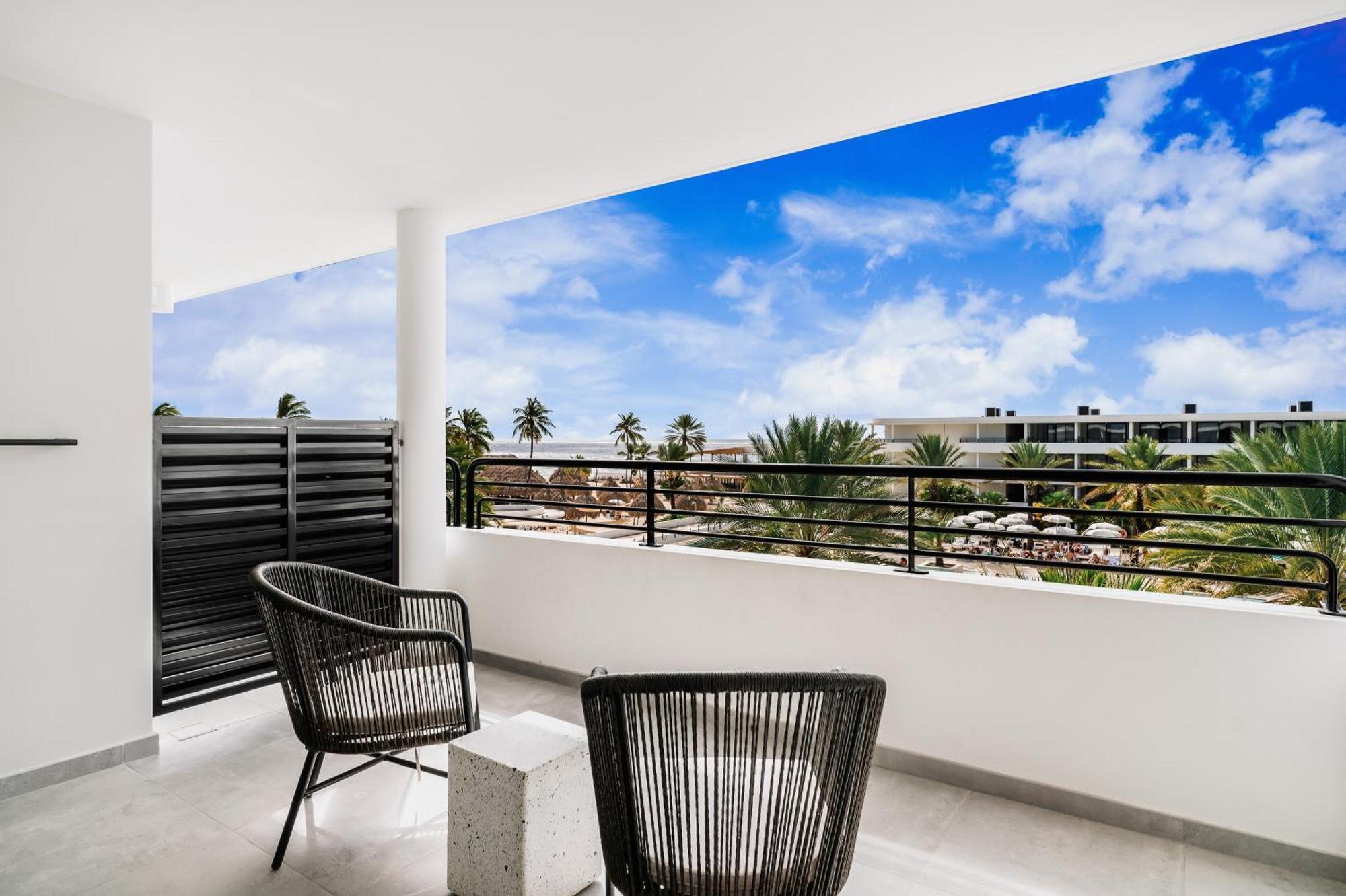 Deluxe King Room with Partial Ocean View