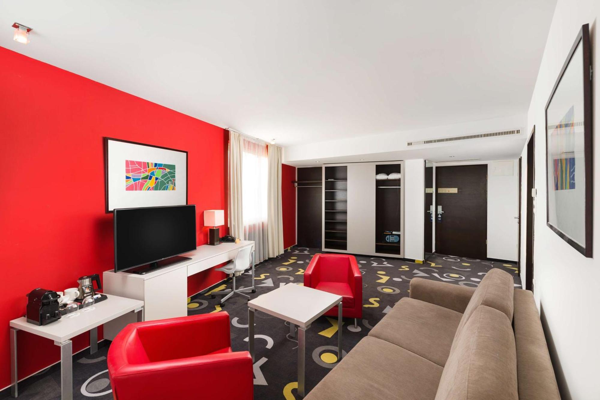 One-Bedroom Suite,1551594436:JPEG