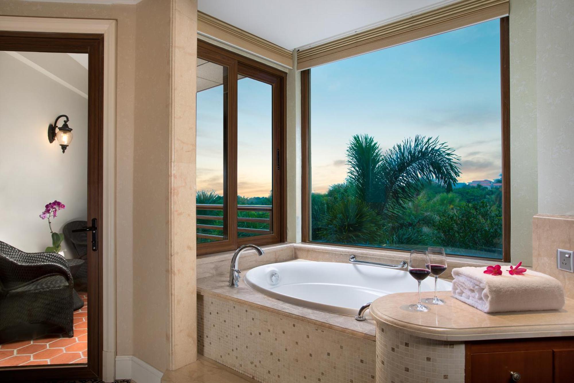 Superior Sea View King-size Bed Room
