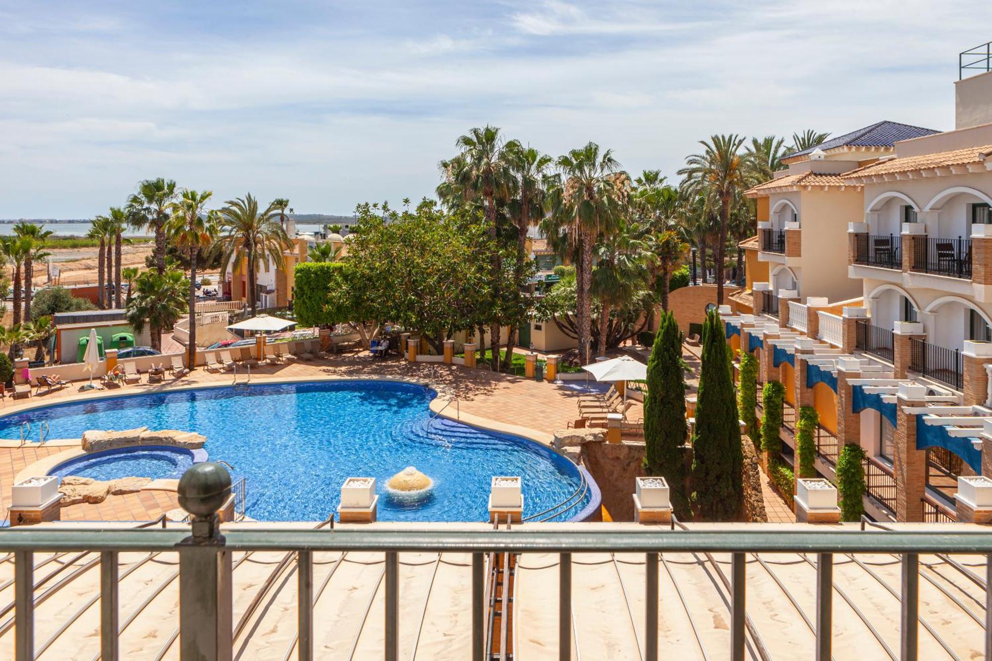 Twin Room with Pool View,1756402171:JPEG