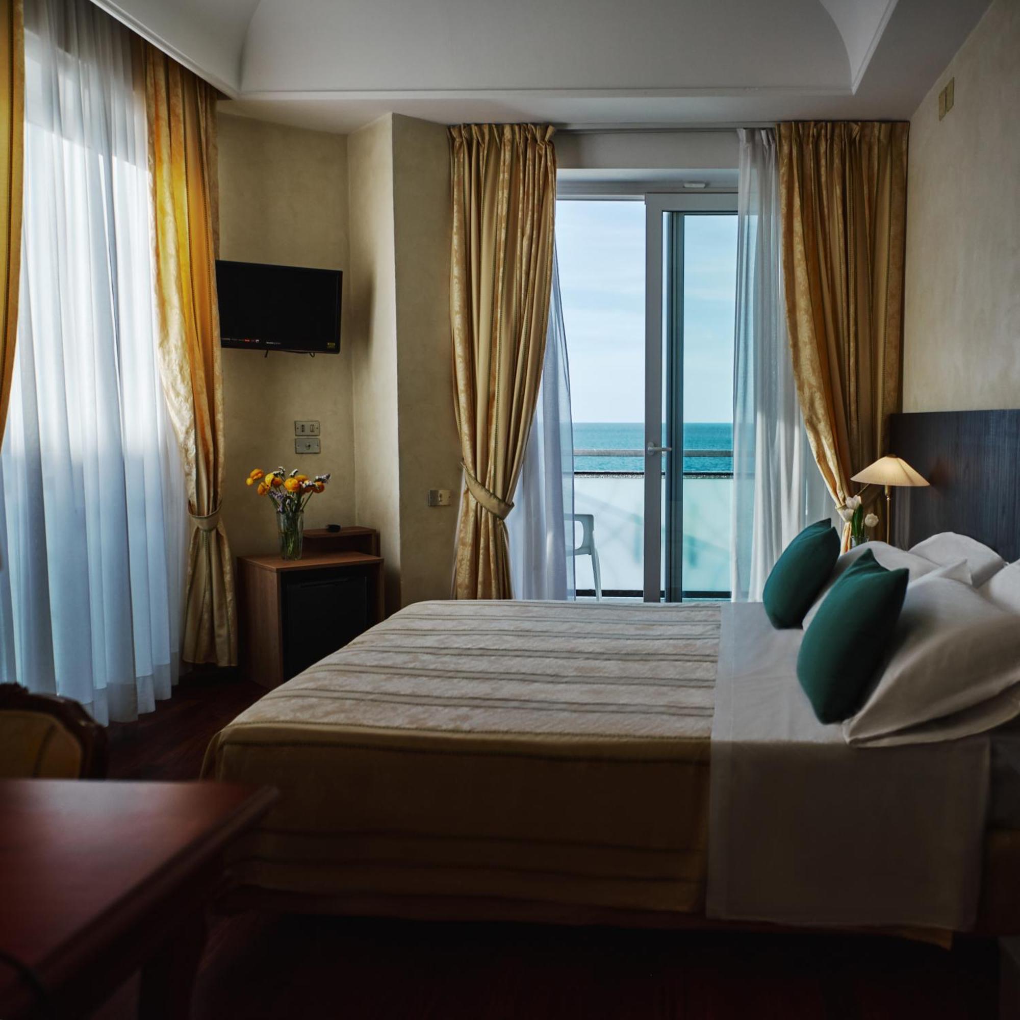 Triple Room with Sea View