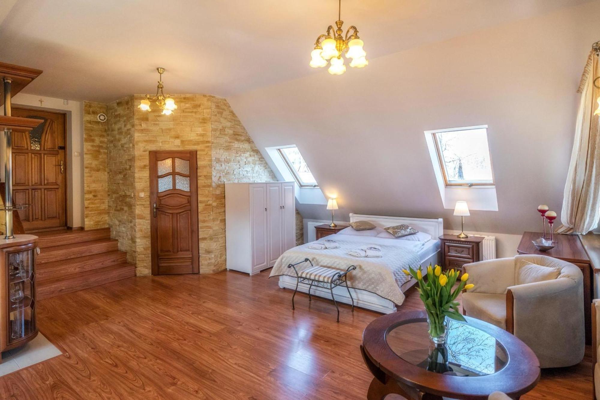 Apartment with Mountain View