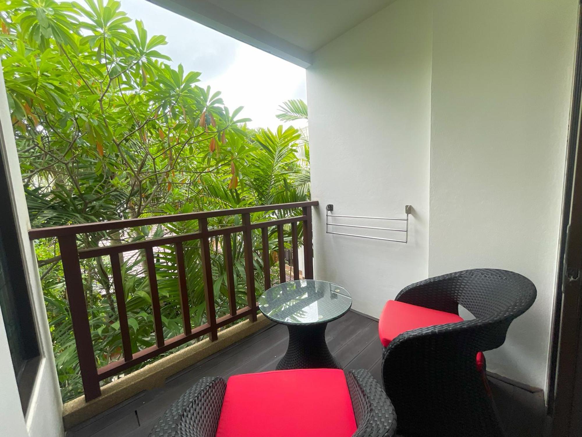 Hébergement Lit King-Size Deluxe avec Balcon - Vue sur Jardin
