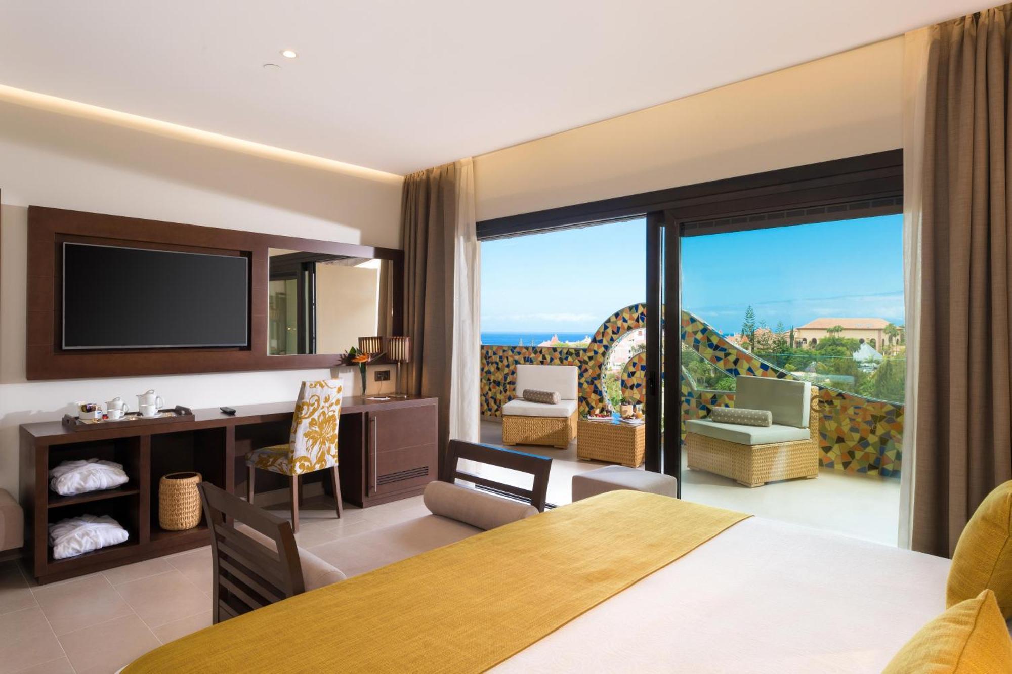 Suite Senior Premium (3 Adultes + 1 Enfant)