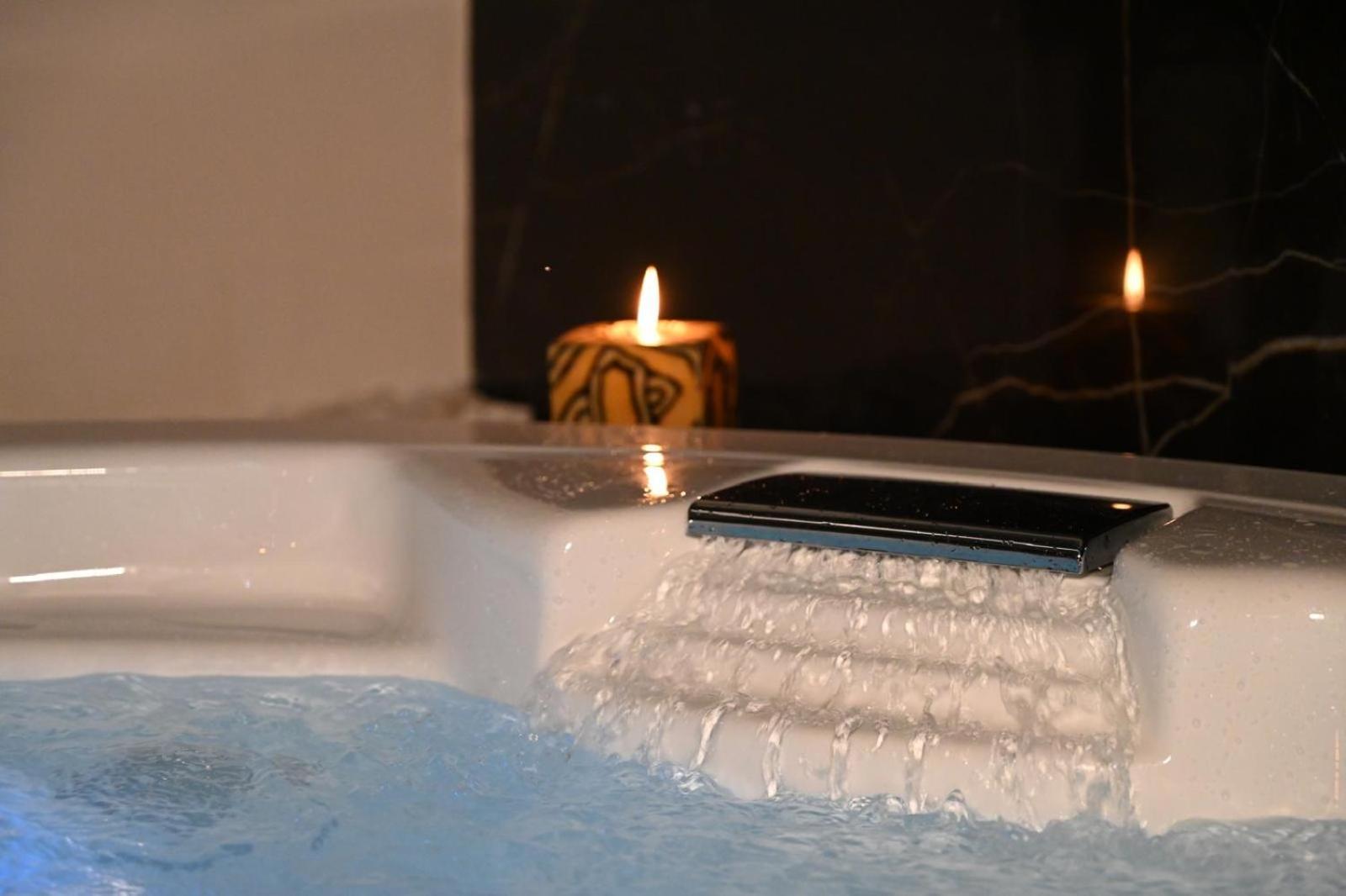Deluxe Suite with Spa Bath