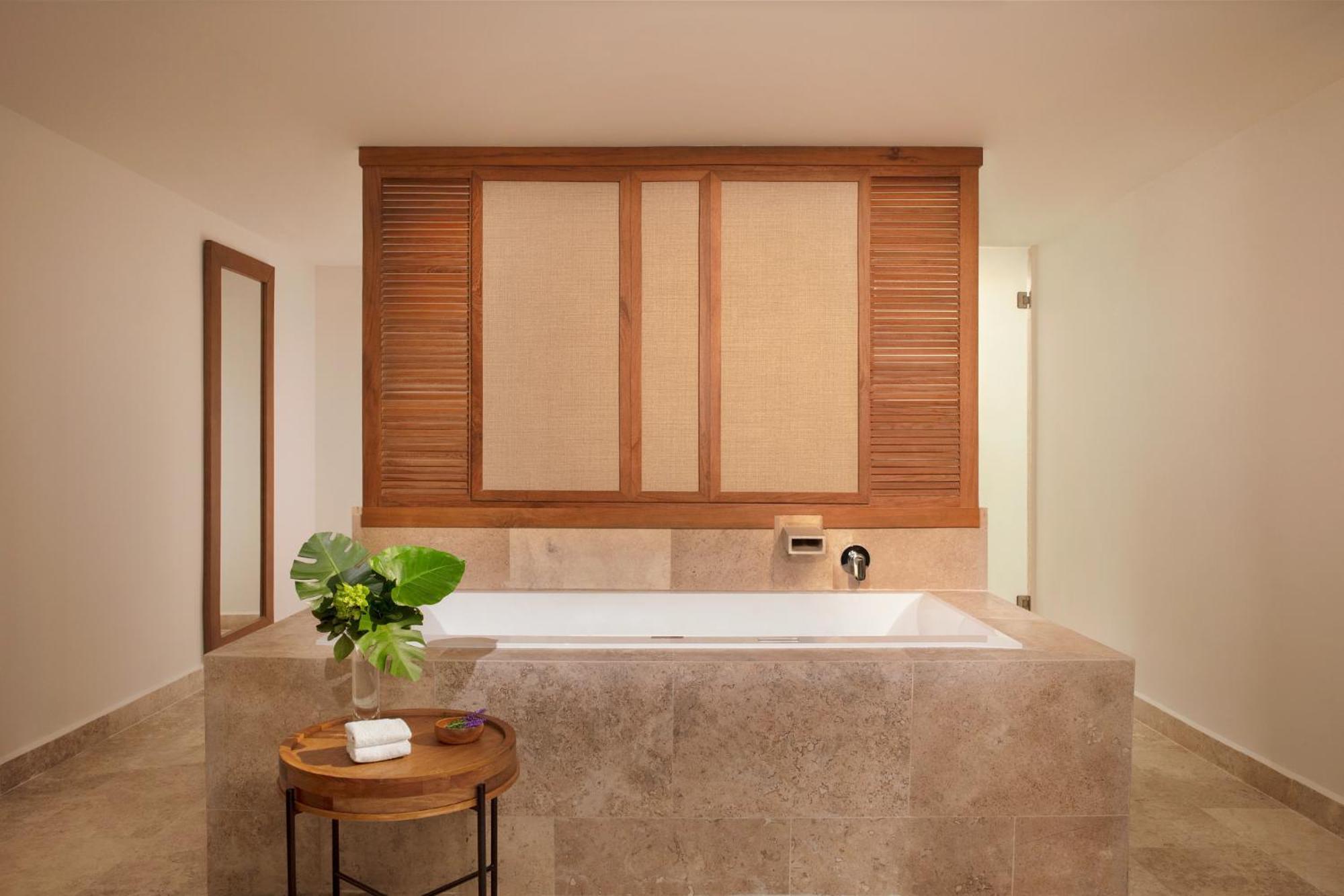 Master King Suite with Swim-Out and Ocean Front View