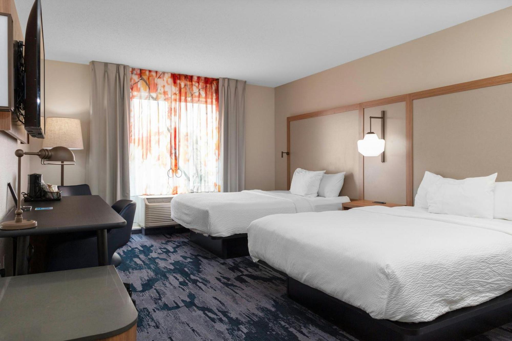 Queen Room with Two Queen Beds and Bathtub - Mobility Access