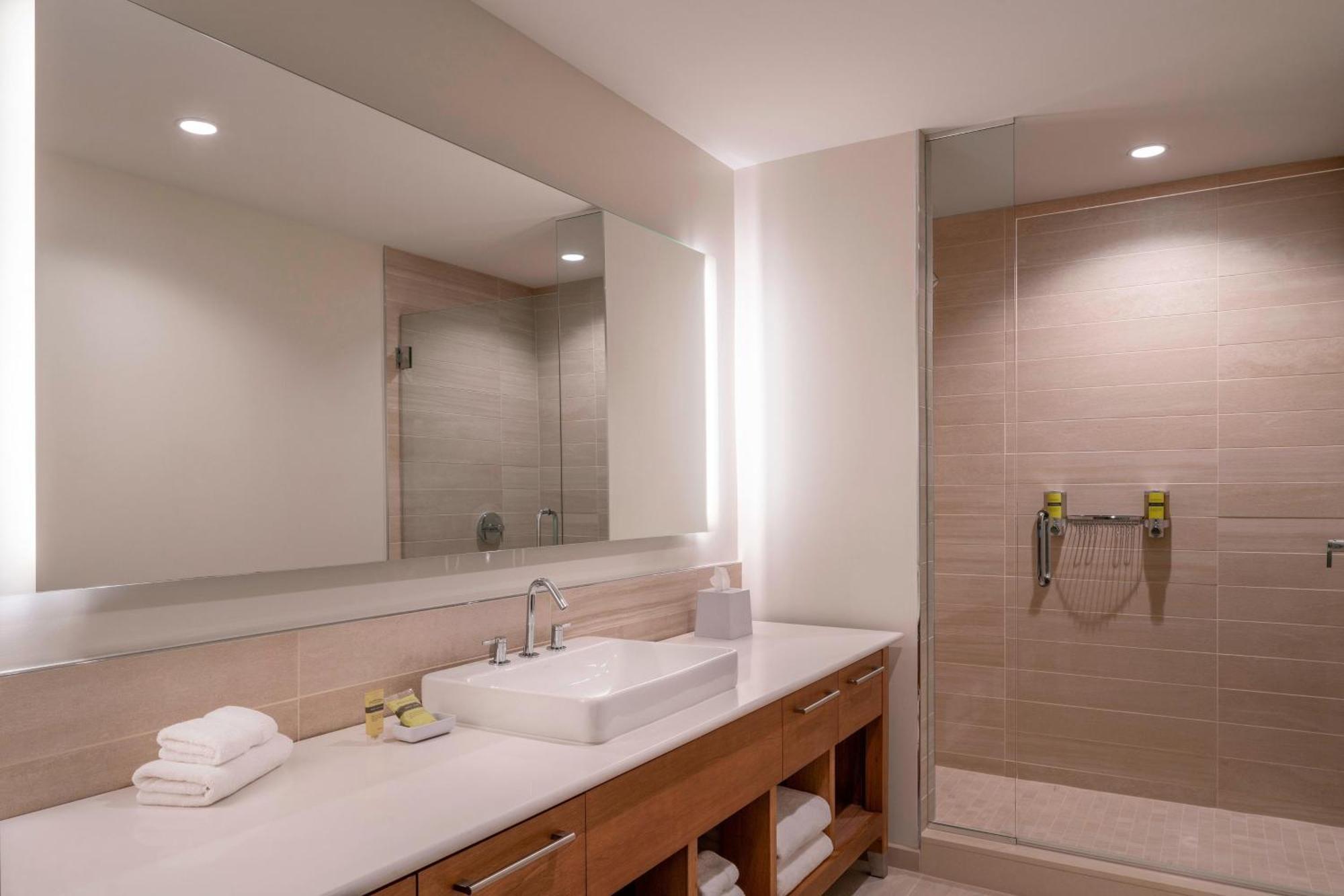 City Suite, 1 Bedroom Suite, 1 King, Sofa bed, City view,1632292544:JPEG