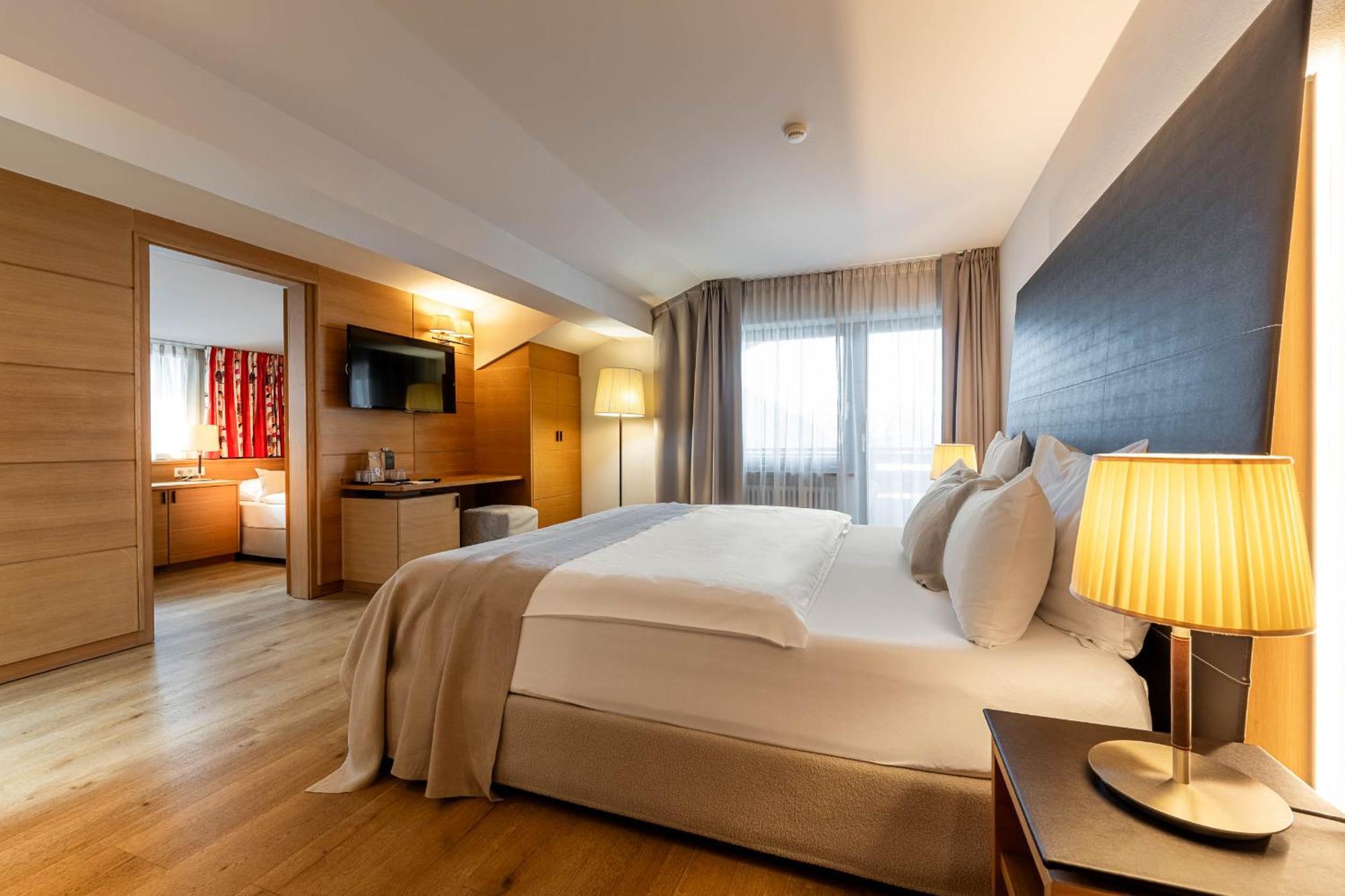 Family Suite (2 Adults + 2 Children)