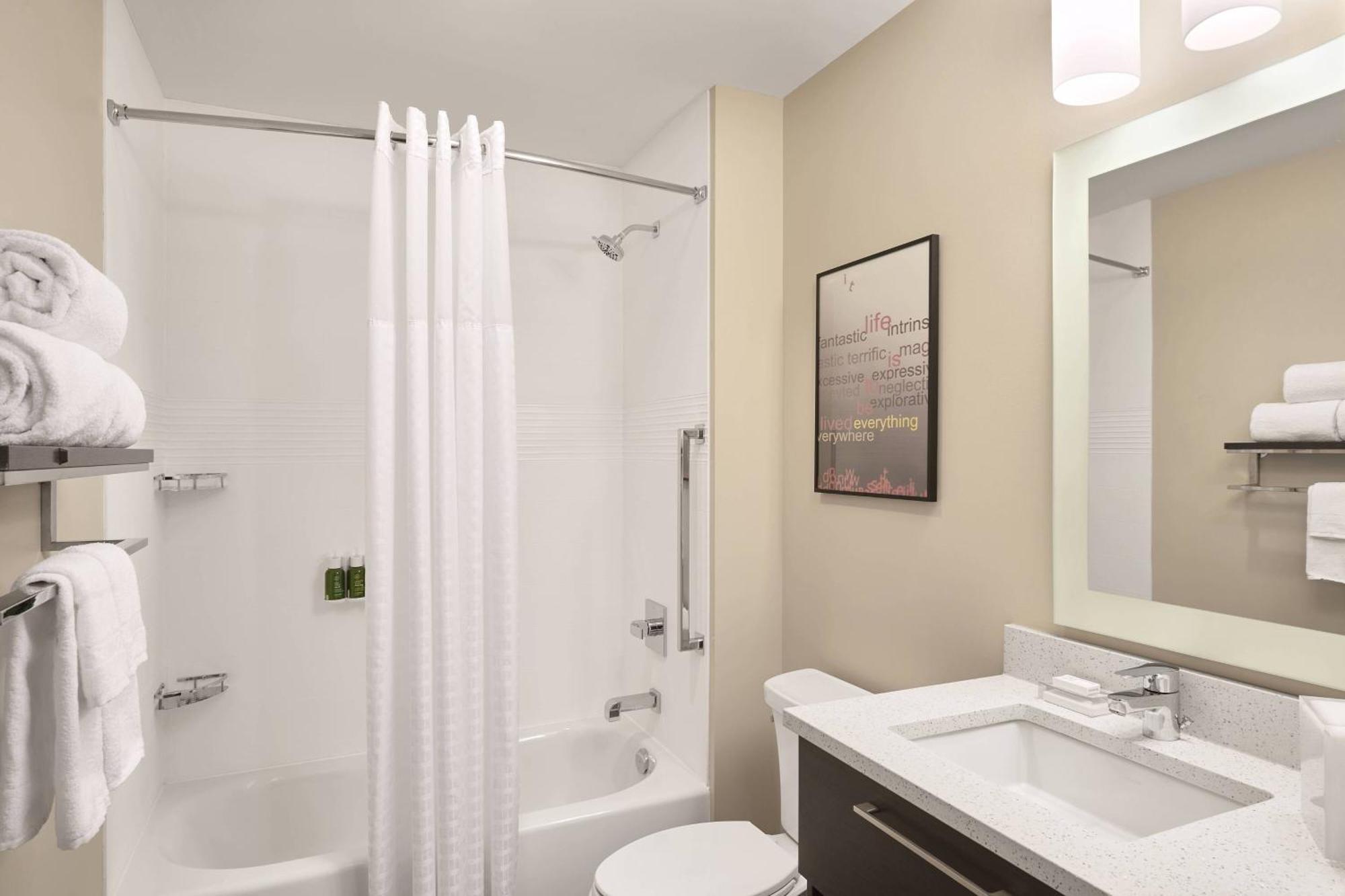 1 Bedroom Suite 1 Queen Sofa bed City view,1633717256:JPEG