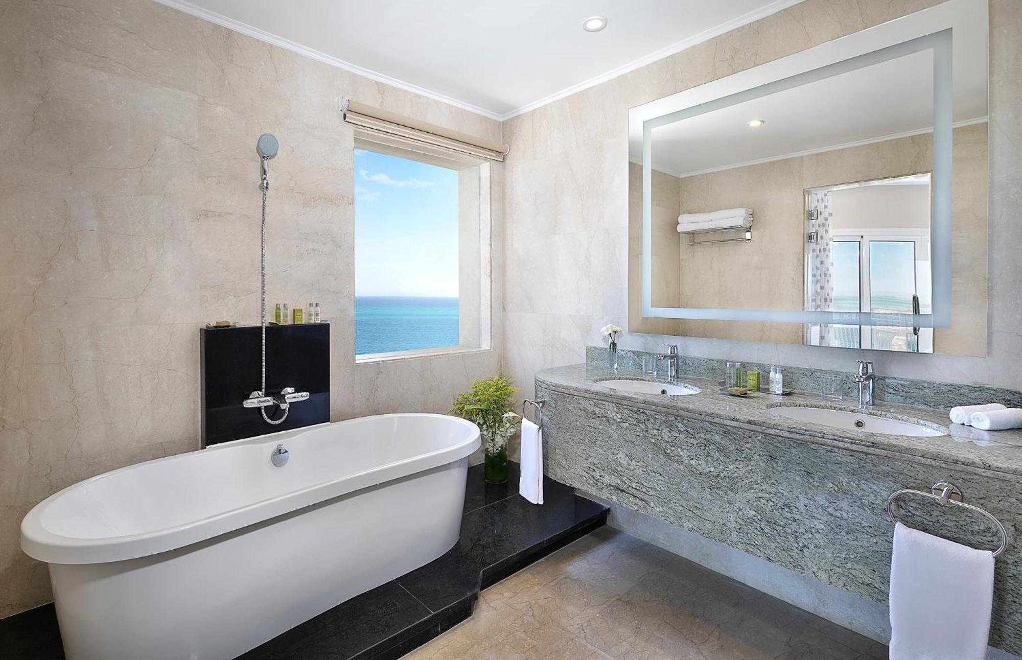 Suite Lit King-Size - Vue sur Mer - Plaza