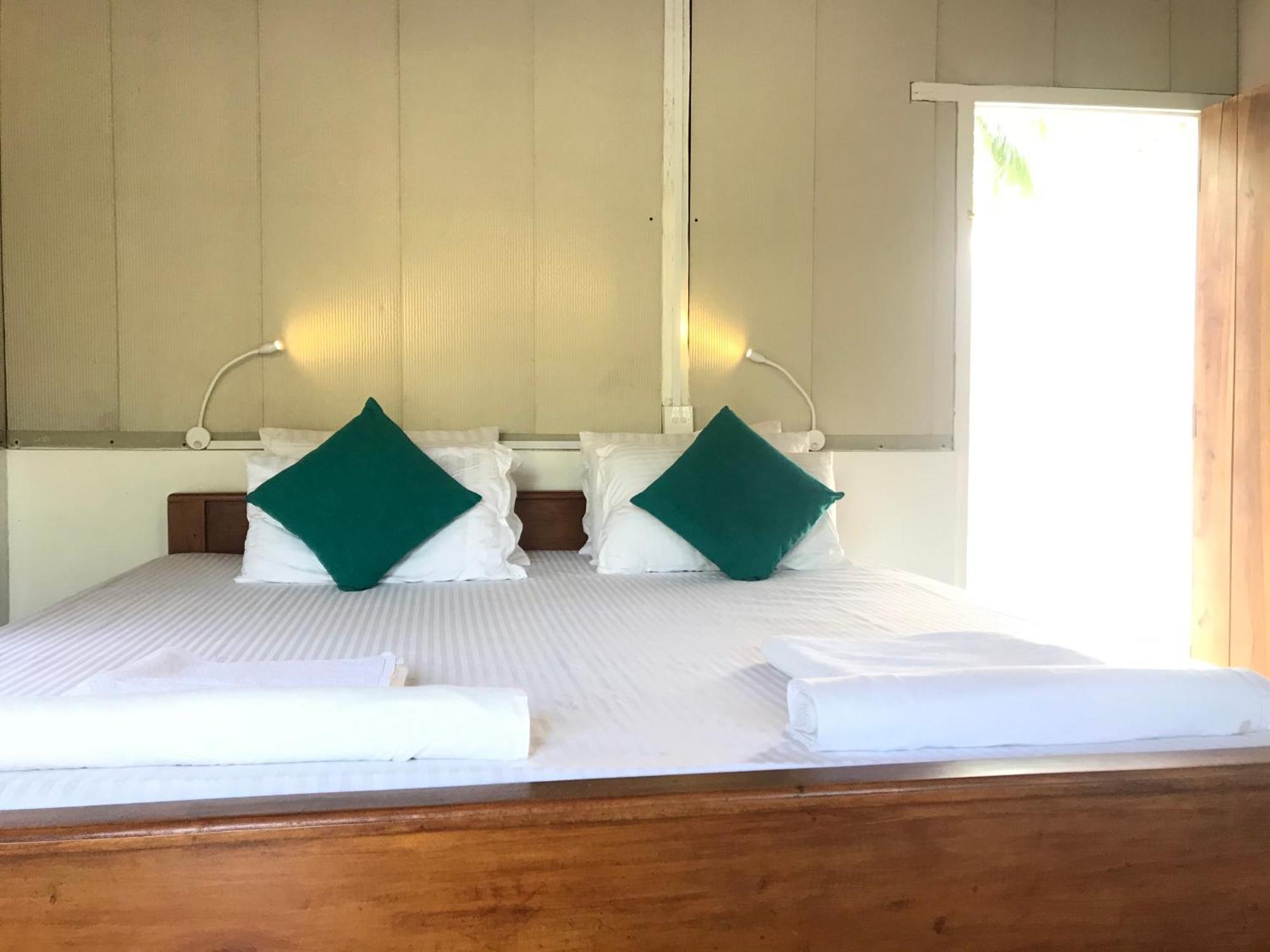 Deluxe Double Room (2 Adults + 1 Child)