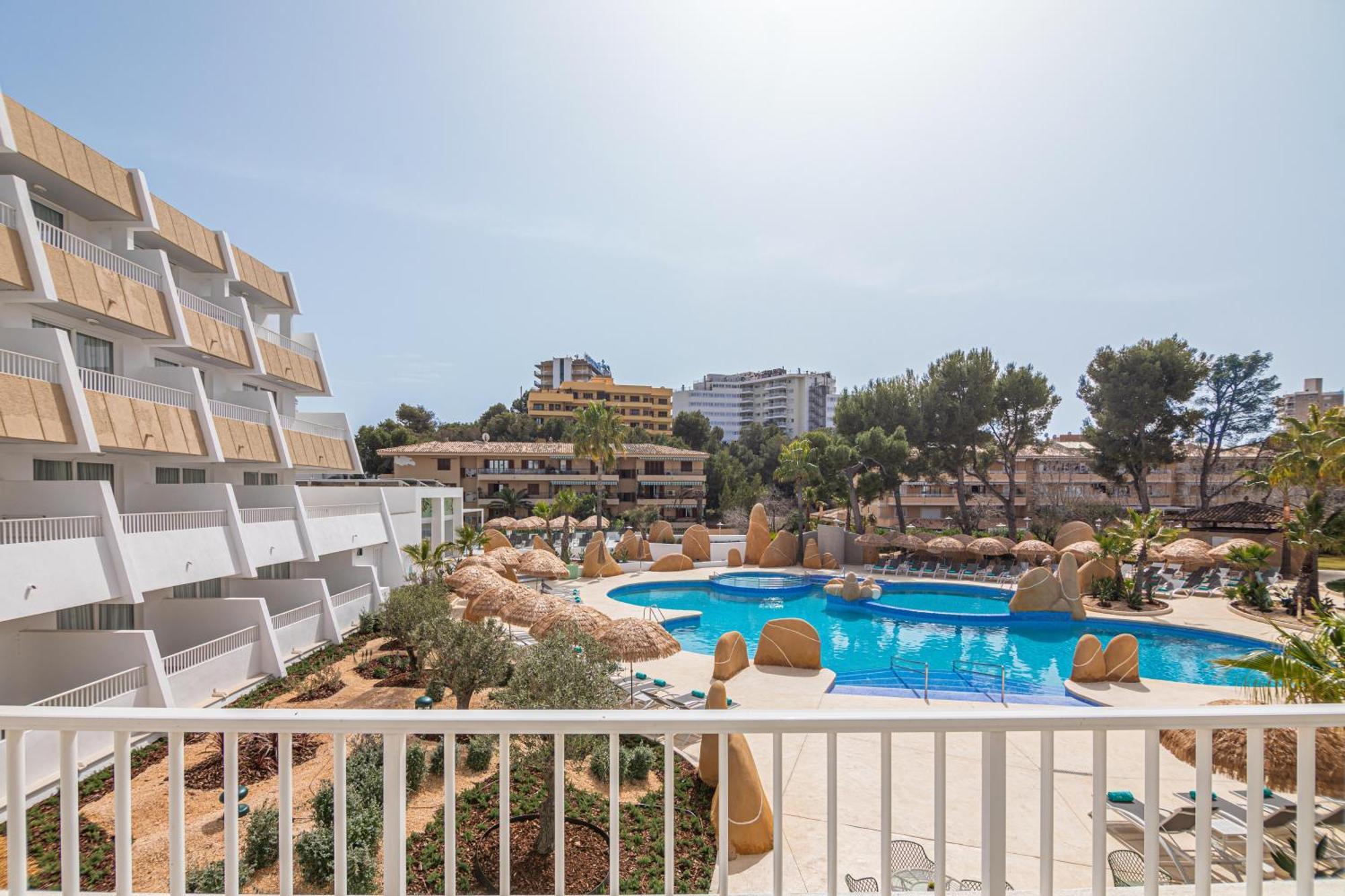 Junior Suite Pool View