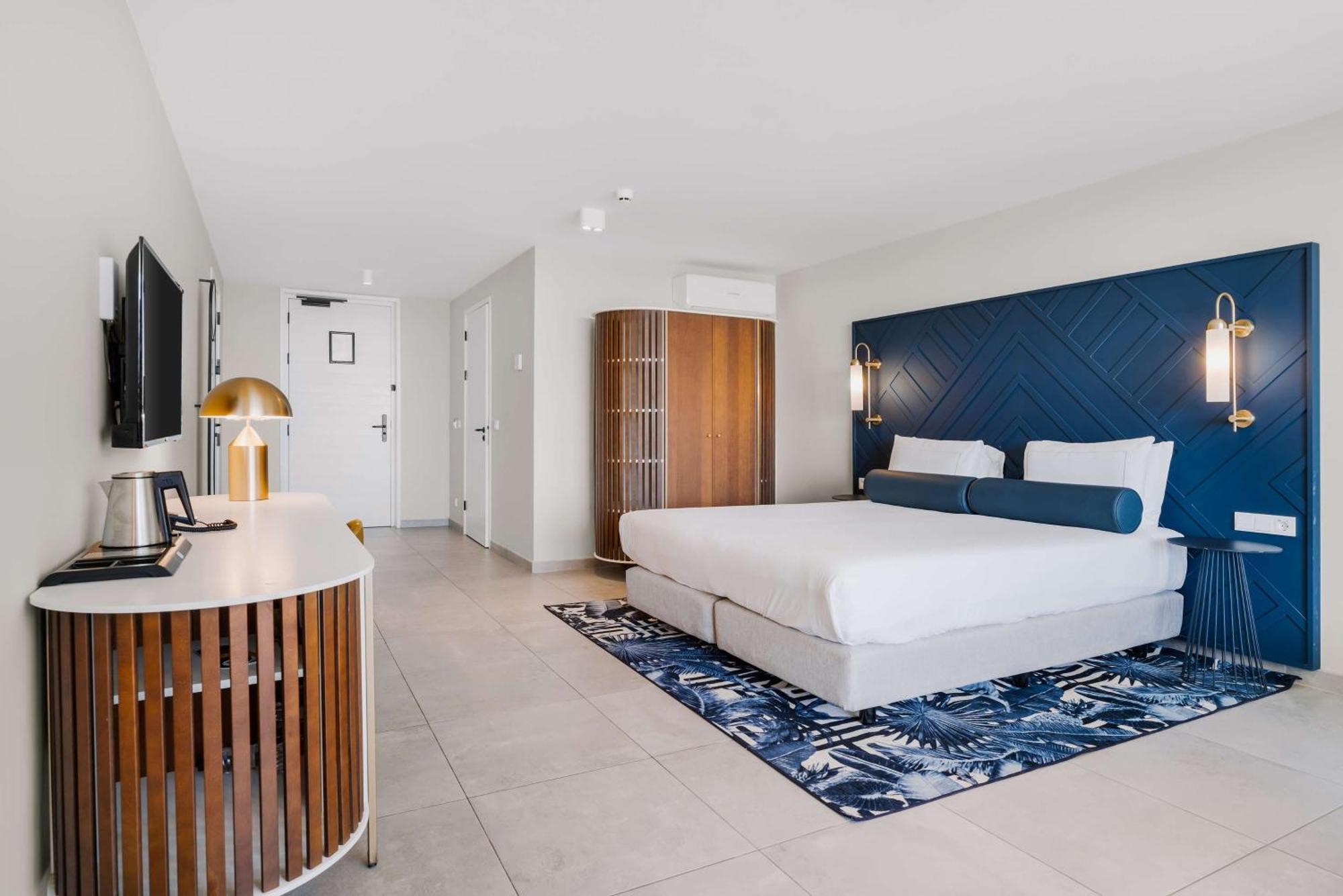 Deluxe King Room - Oceanfront