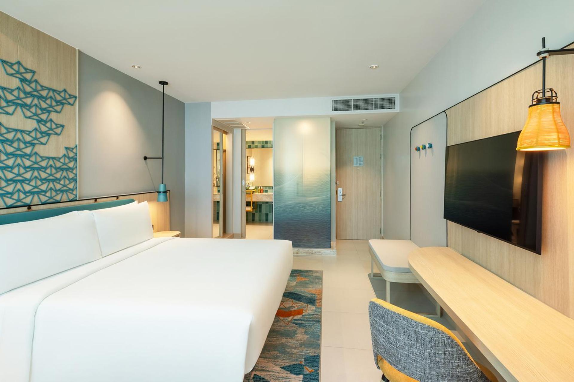 Standard King Room with Ocean View and Bay Tower