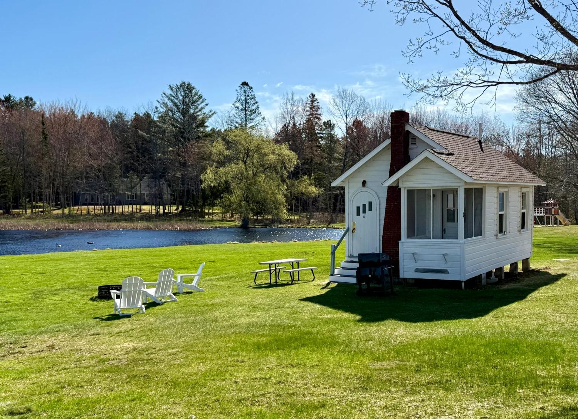 Studio with Lake View,1674722858:JPEG