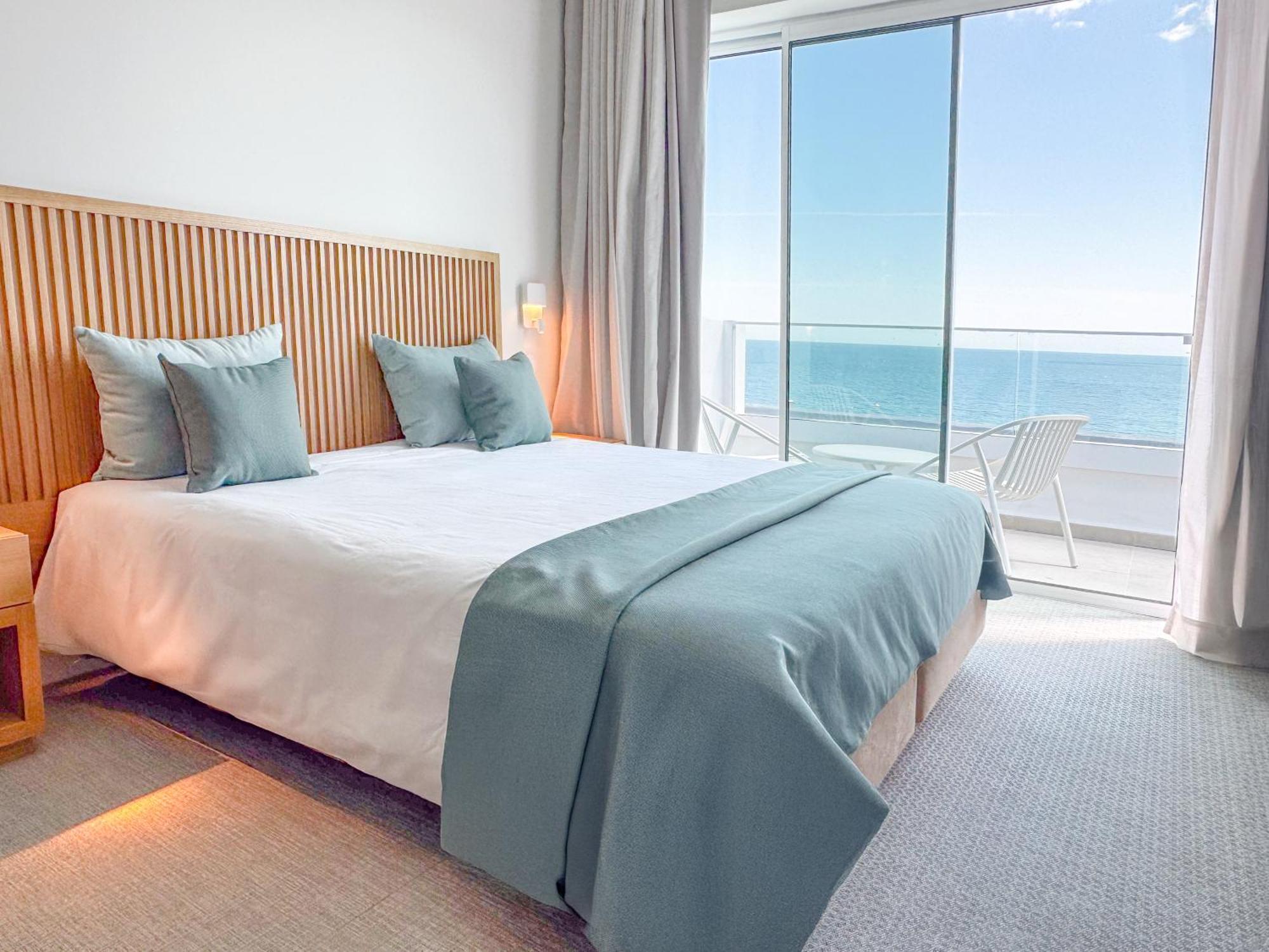 Suite Junior à Occupation Simple - Vue Latérale sur Mer