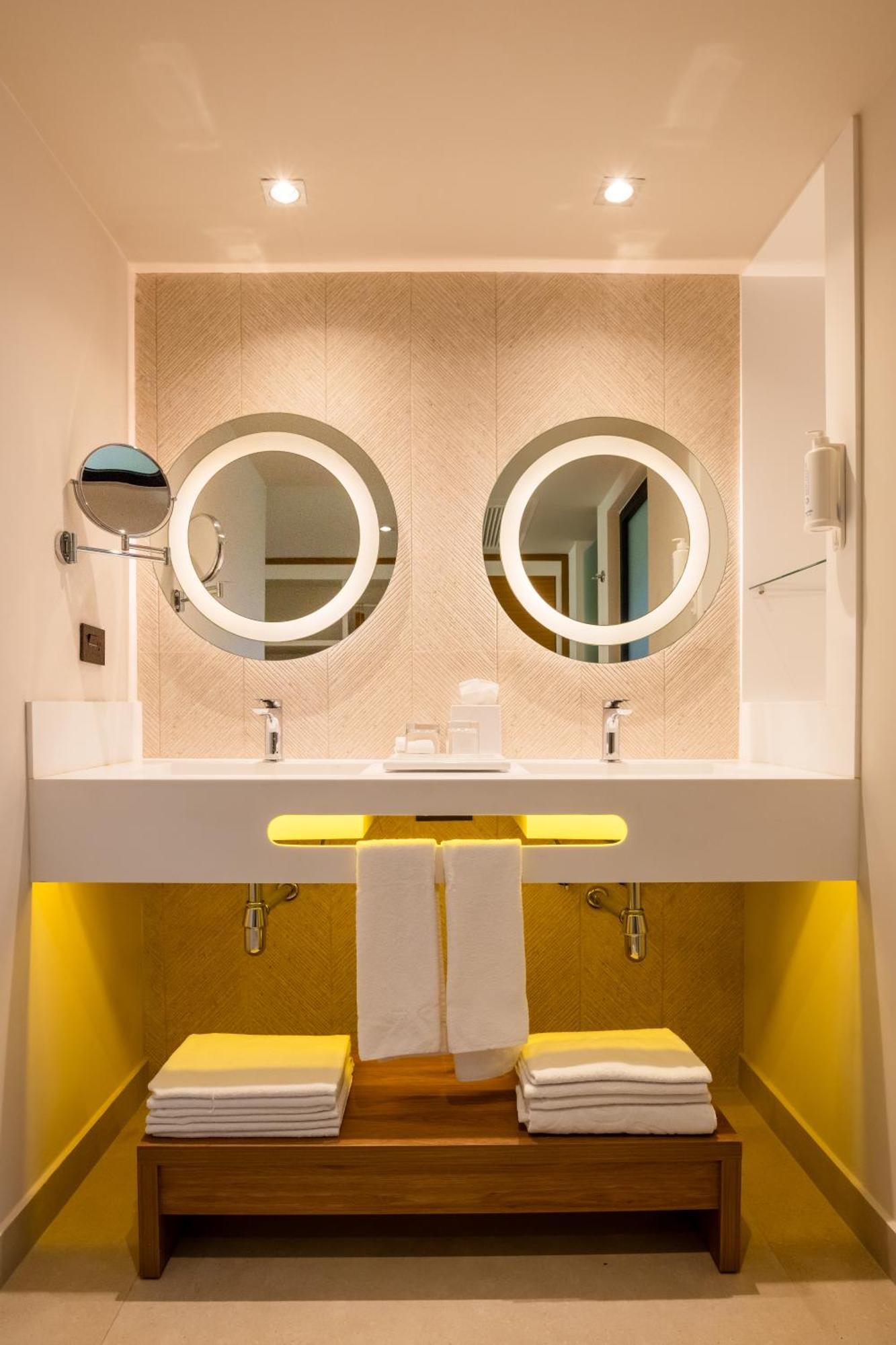 2 Bedroom Suite (4 Adults +1 Child)