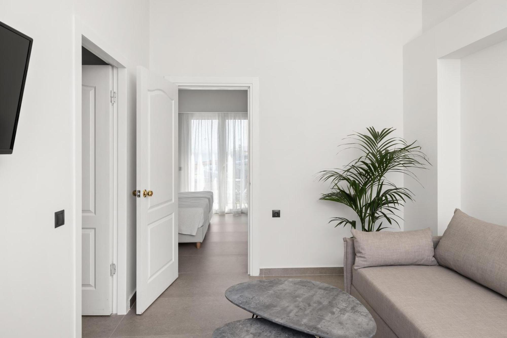 Chambre Familiale Supérieure - Vue Latérale sur Mer