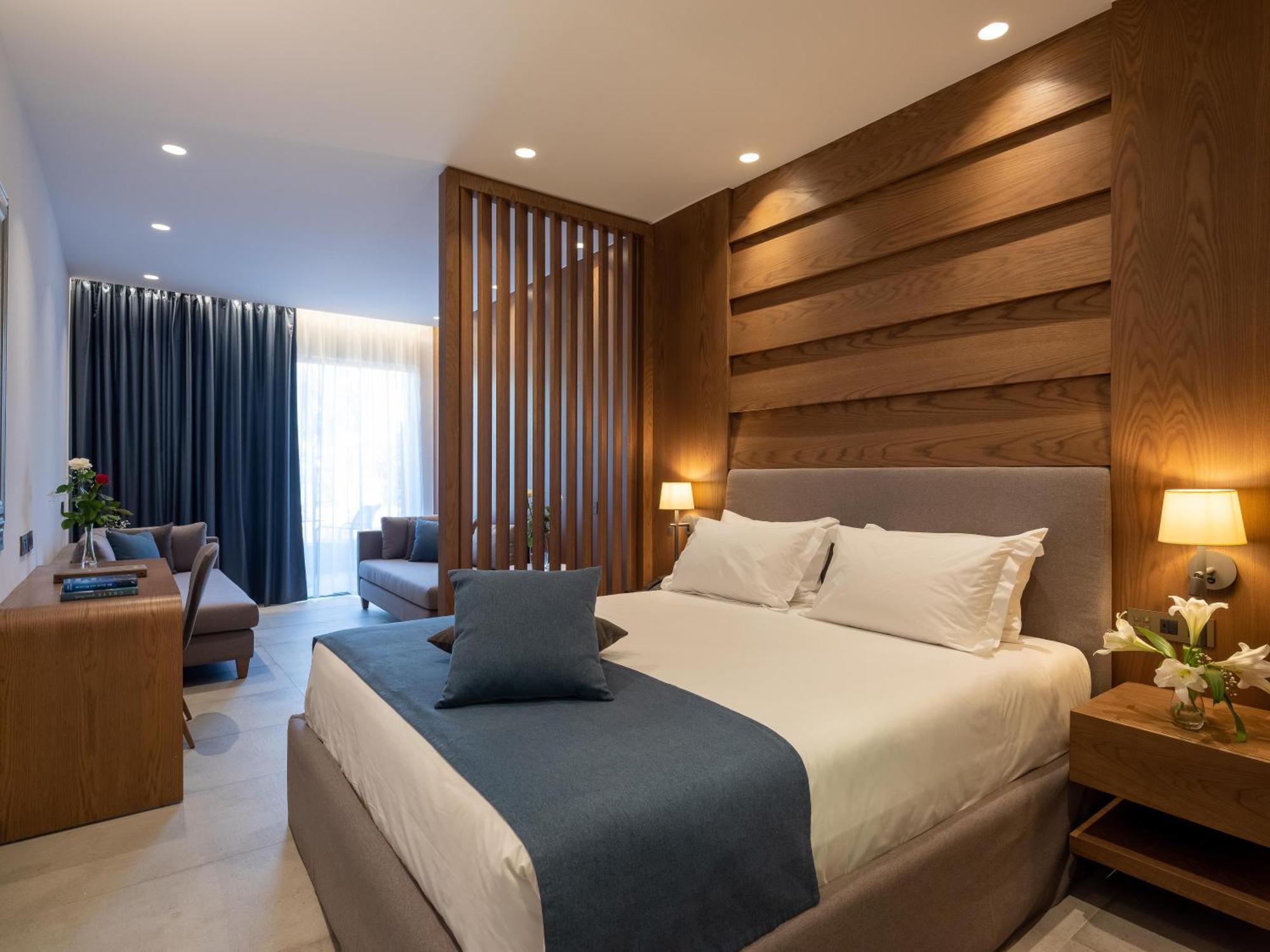 Chambre Familiale Confort - Vue sur Jardin - Espace Enfants Visuellement Séparé