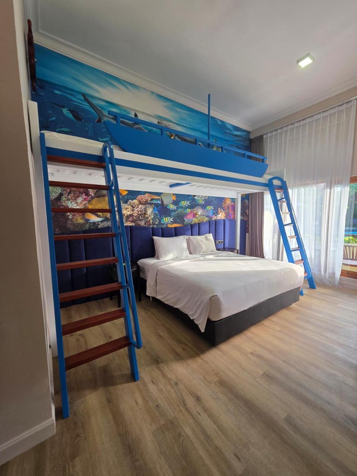 Ocean - Family Room