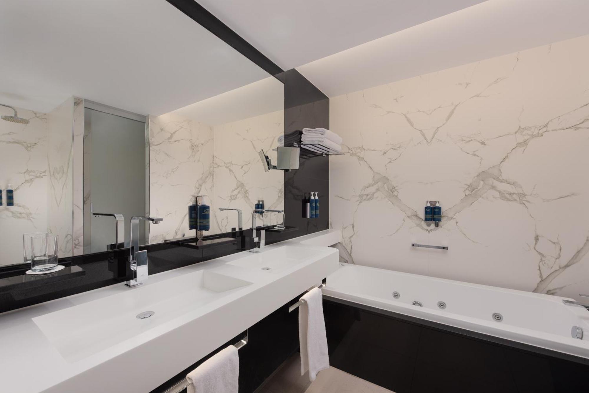 Chambre Premium avec Lit Queen-Size, Canapé-Lit et Balcon - Vue sur Mer