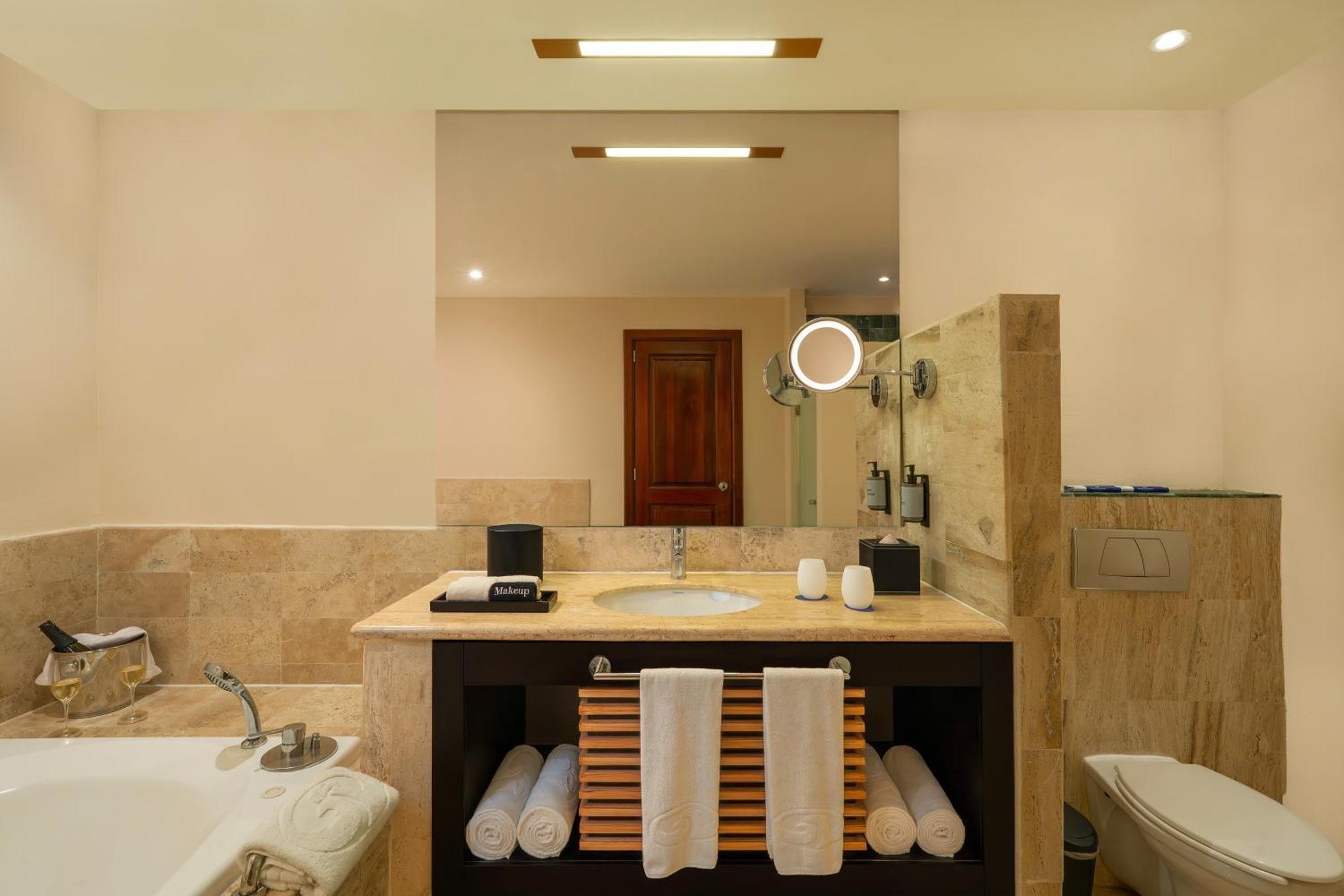 Junior Suite Beachside