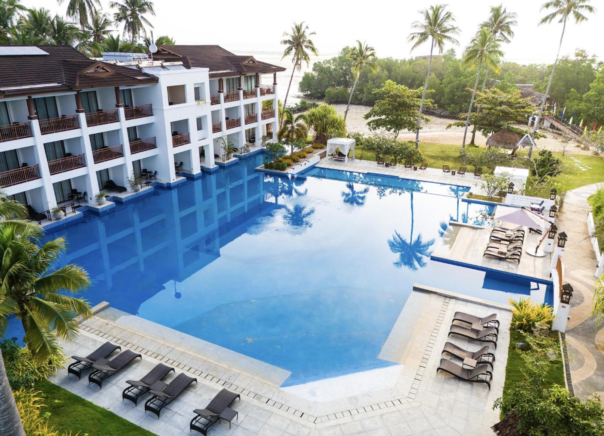 Pool Access Room
