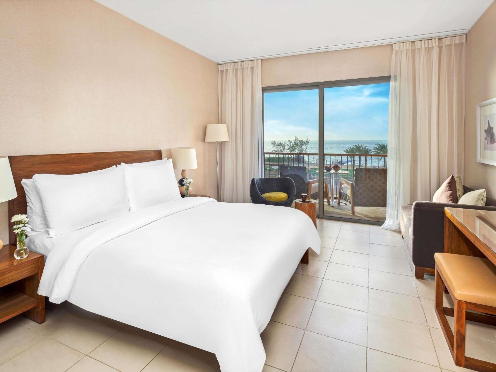 Chambre King Supérieure avec Vue sur la Piscine