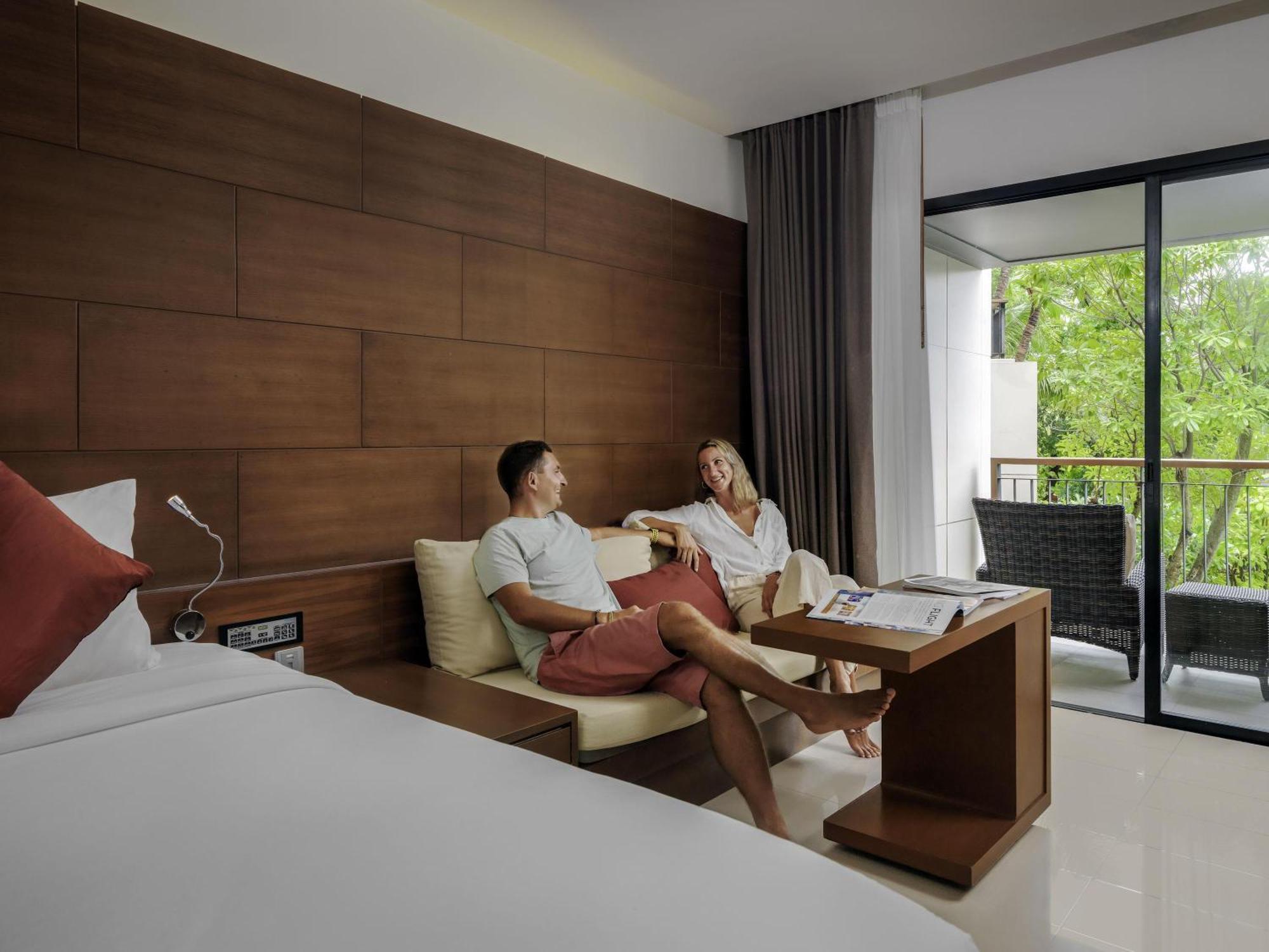 Chambre Lit King-Size Supérieure avec Balcon - Vue sur Jardin