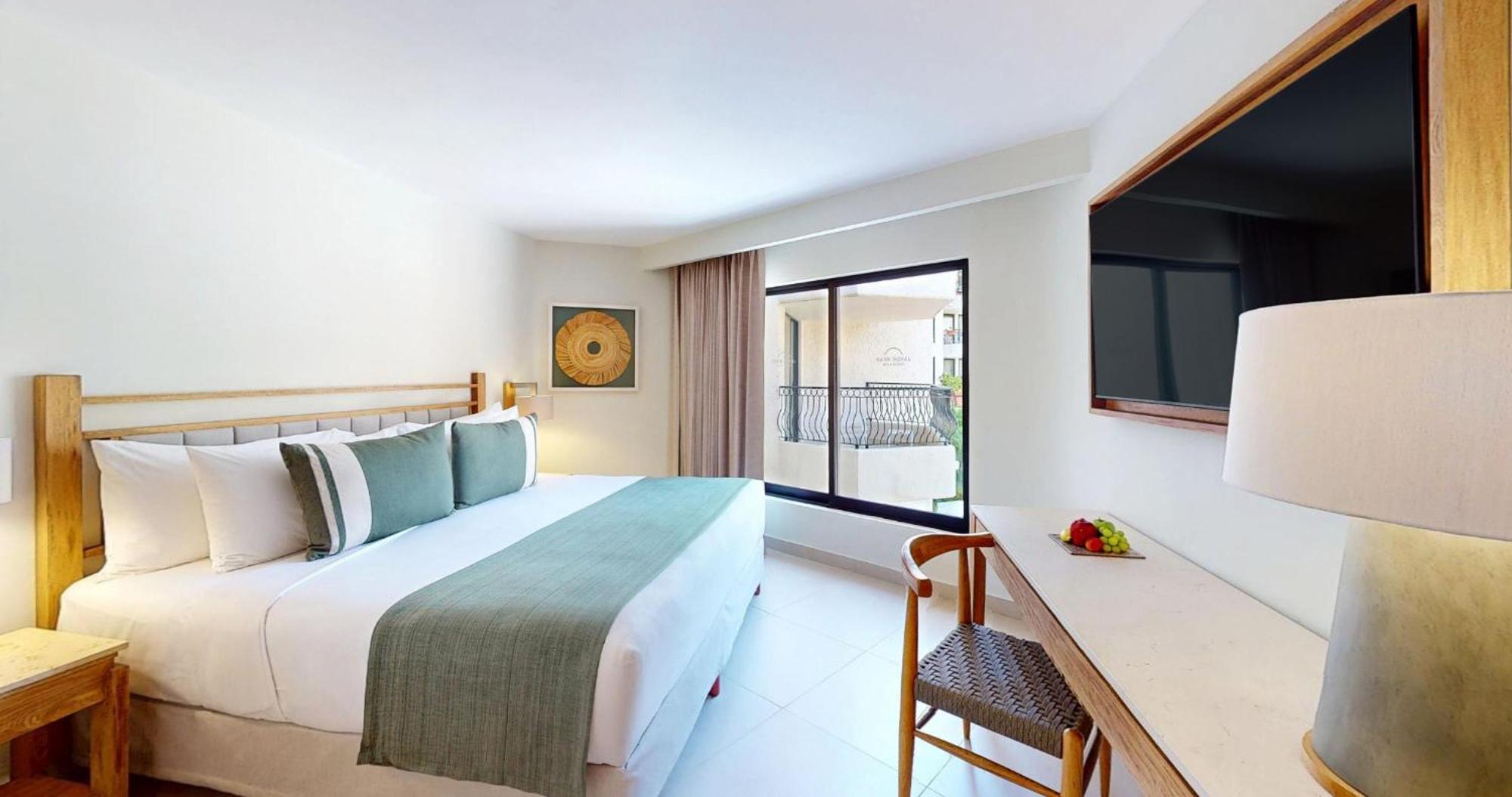 Chambre Lit King-Size de Luxe - Vue sur Piscine