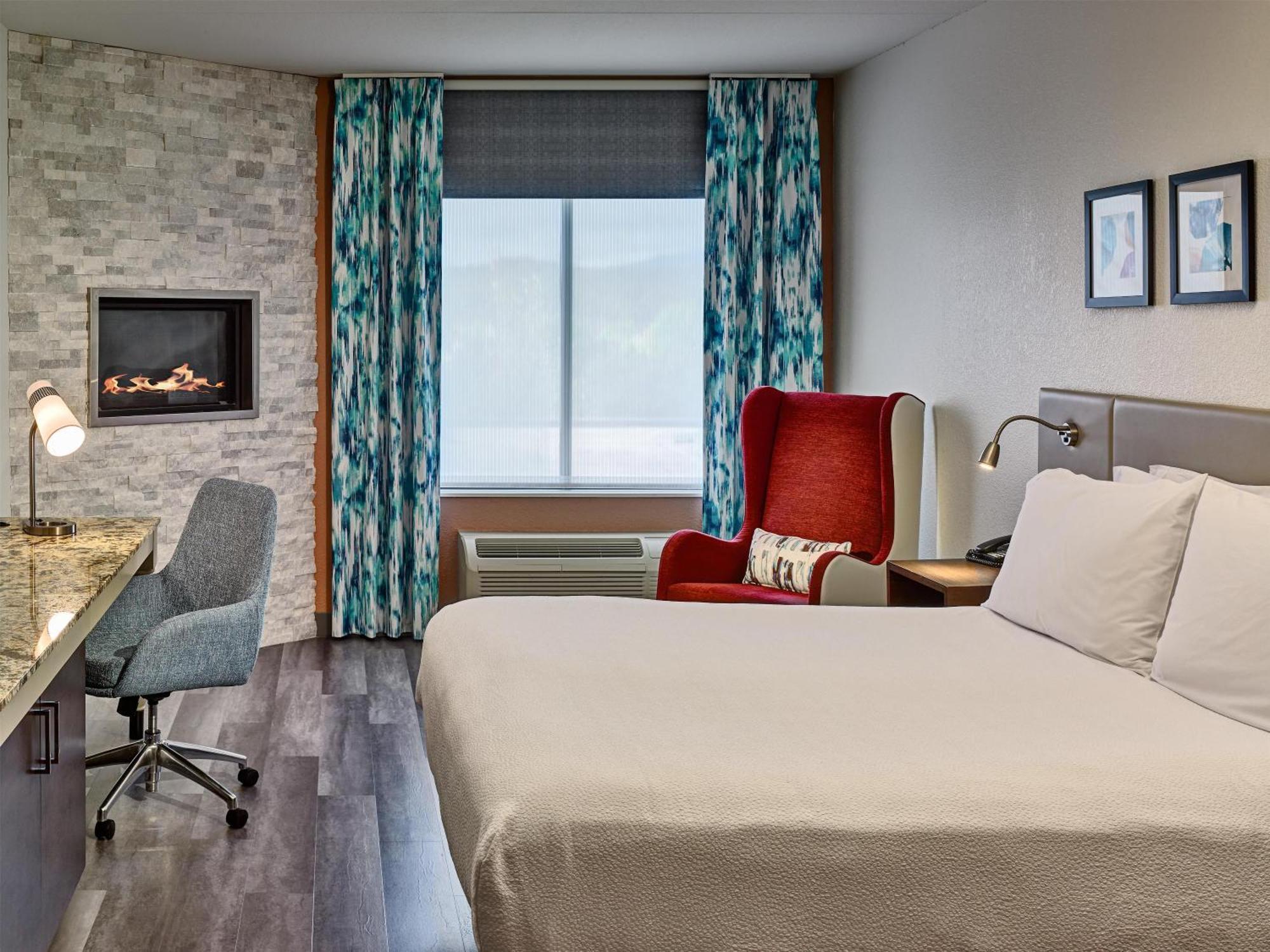 Deluxe King Room with Fireplace