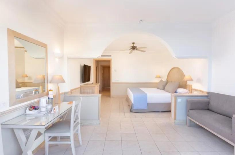 Gold Level Senior Suite (2 Adults + 2 Children)