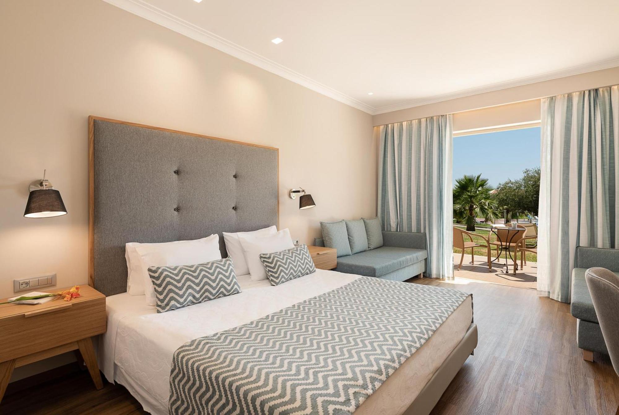 Bungalow Supérieur Lits Jumeaux avec Vue sur la Piscine