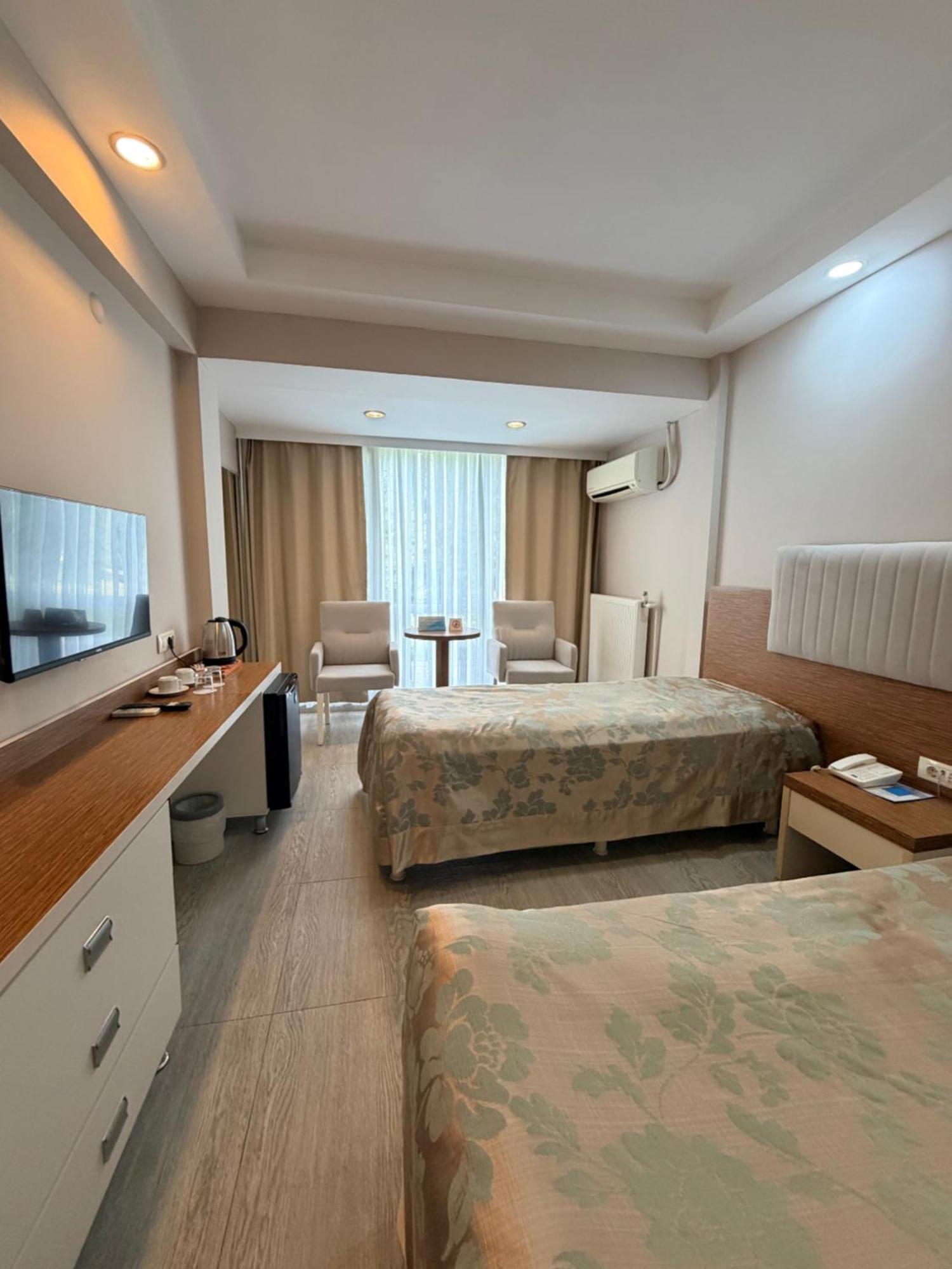 Twin Garden Room