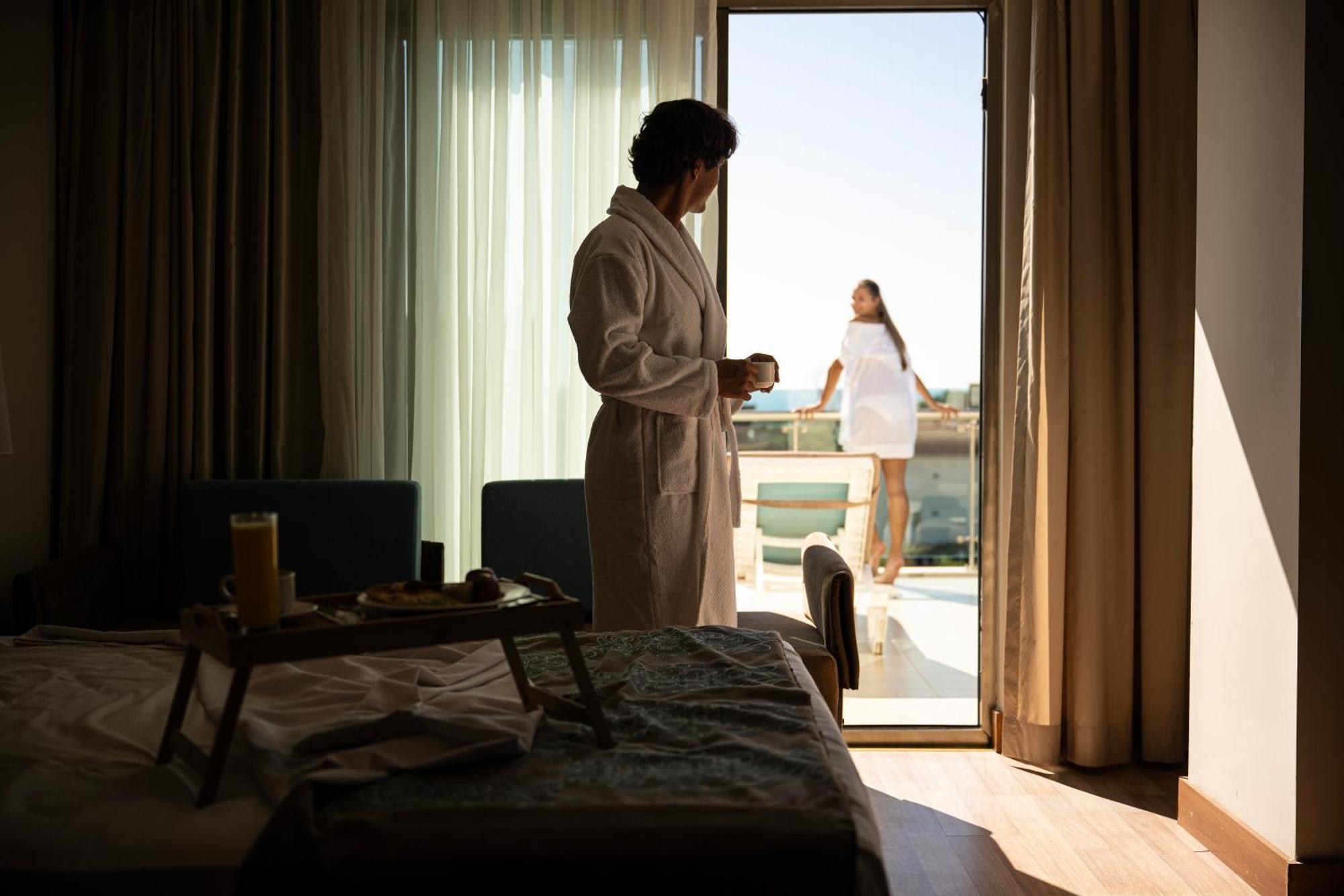 Double or Twin Room with Mountain View