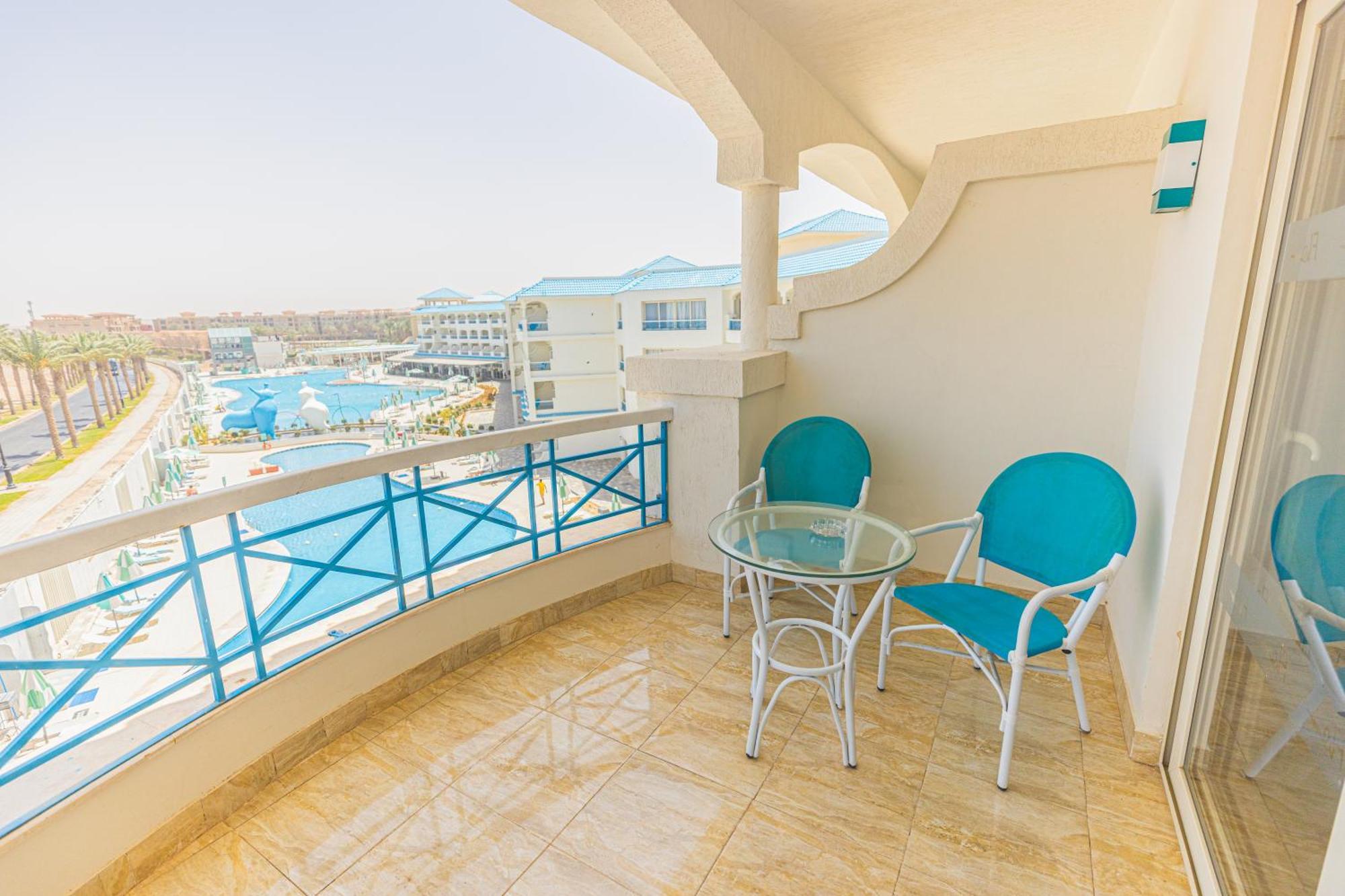 Family Suite Pool or Side Sea View