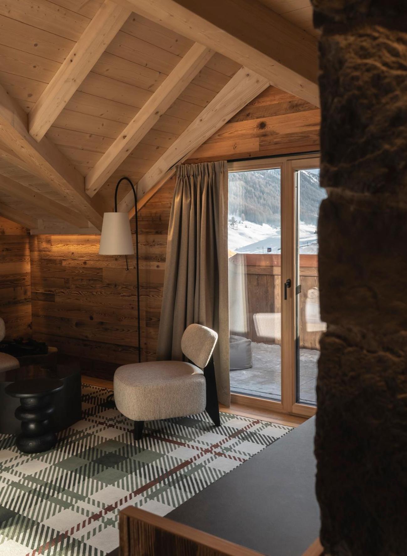 Deluxe Suite with Spa Bath,1746948715:JPEG