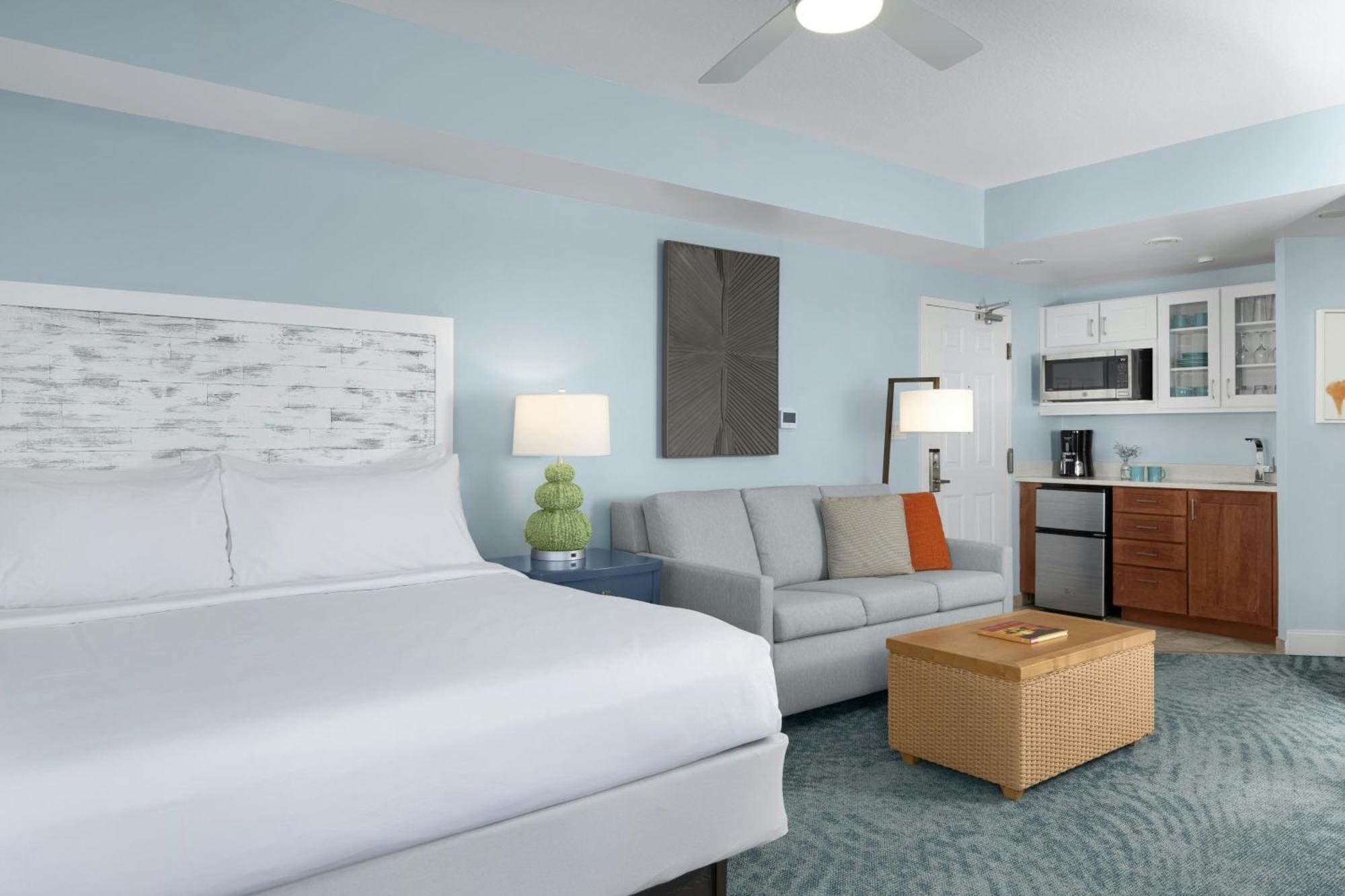 Standard Room King Bed with Sofa Bed - Kitchenette