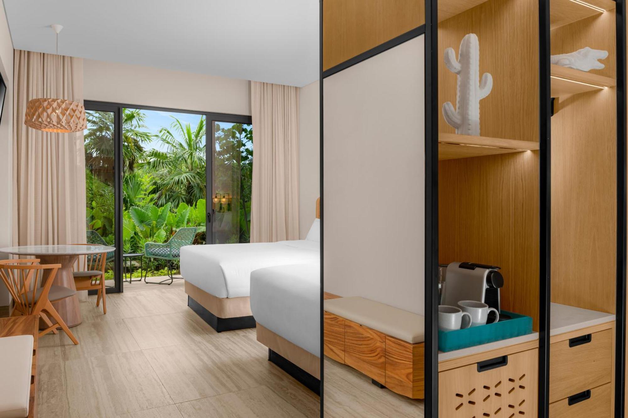 Queen Room with Resort View
