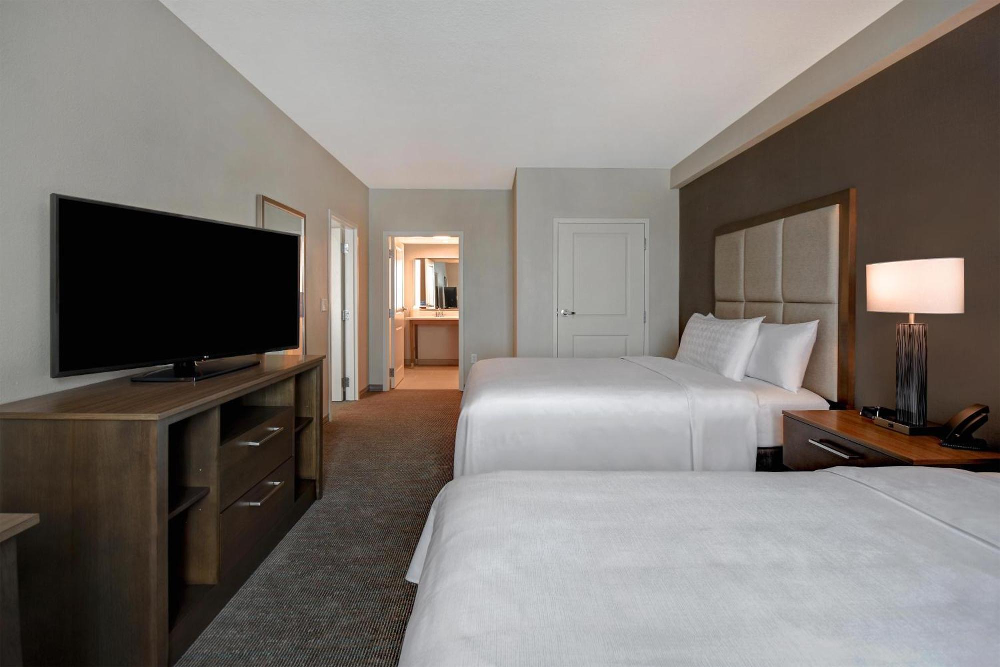 One-Bedroom Suite with Two Queen Beds and Pool View