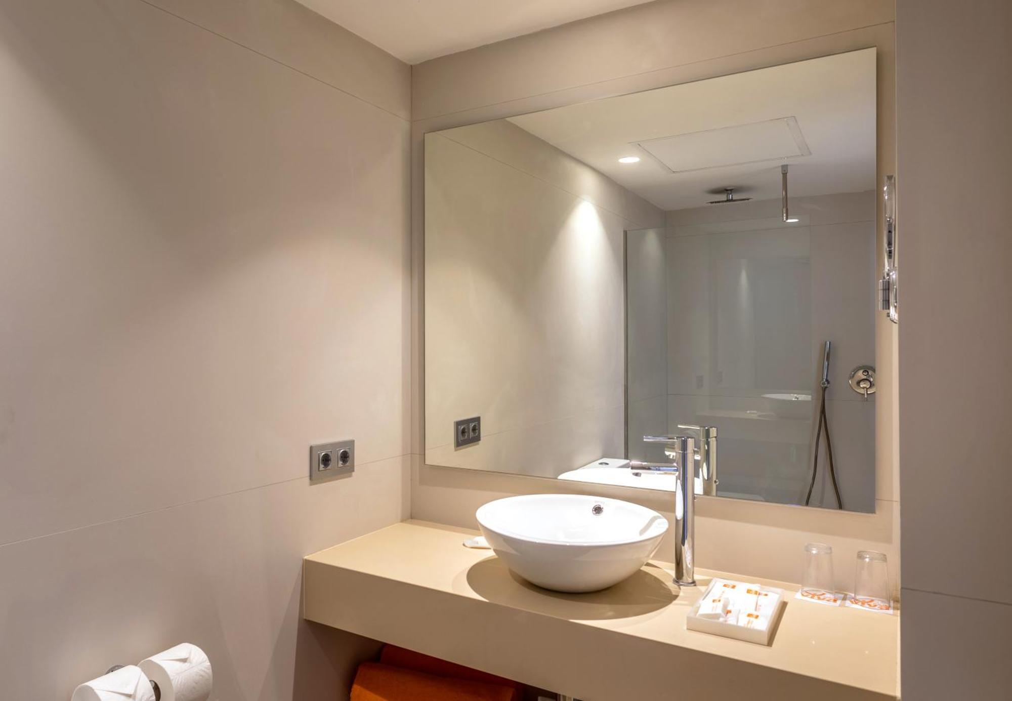 Chambre Double - Vue sur Piscine