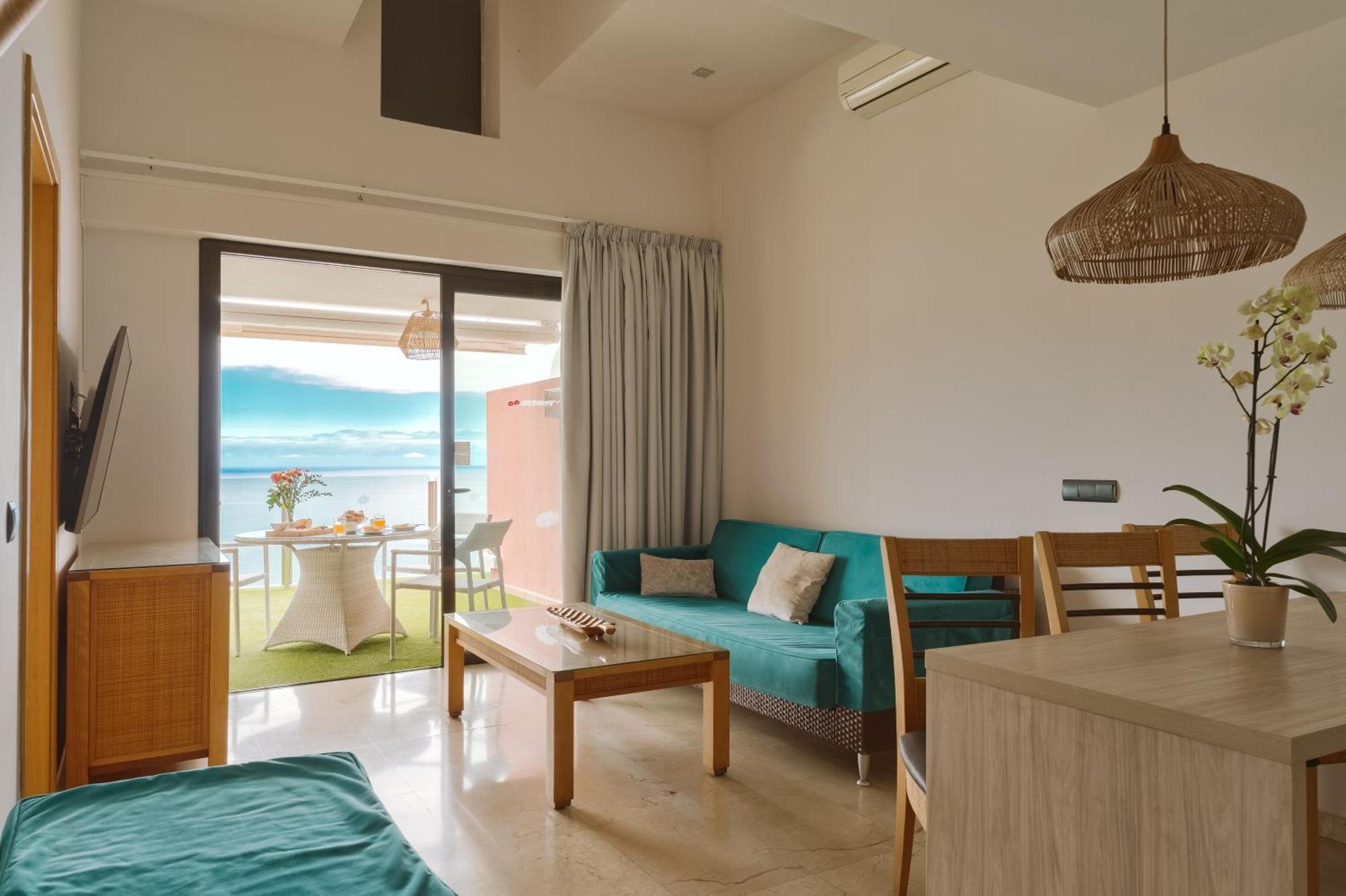 Deluxe Apartment with Sea View