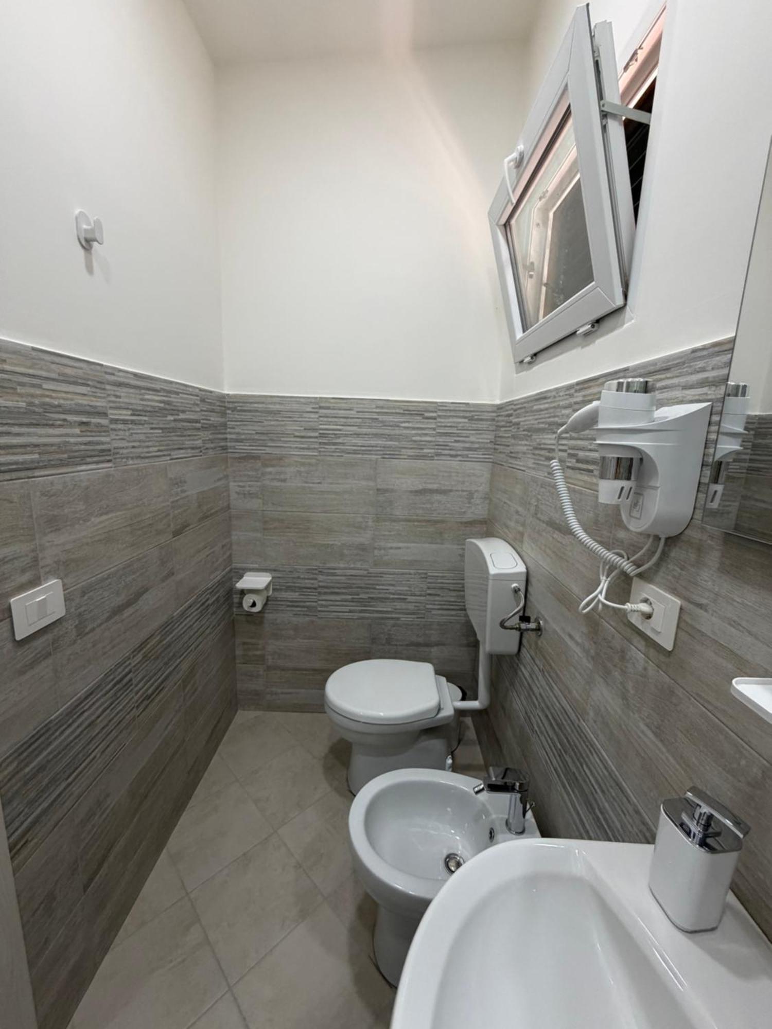Double Room Private Bathroom,1772013463:JPEG