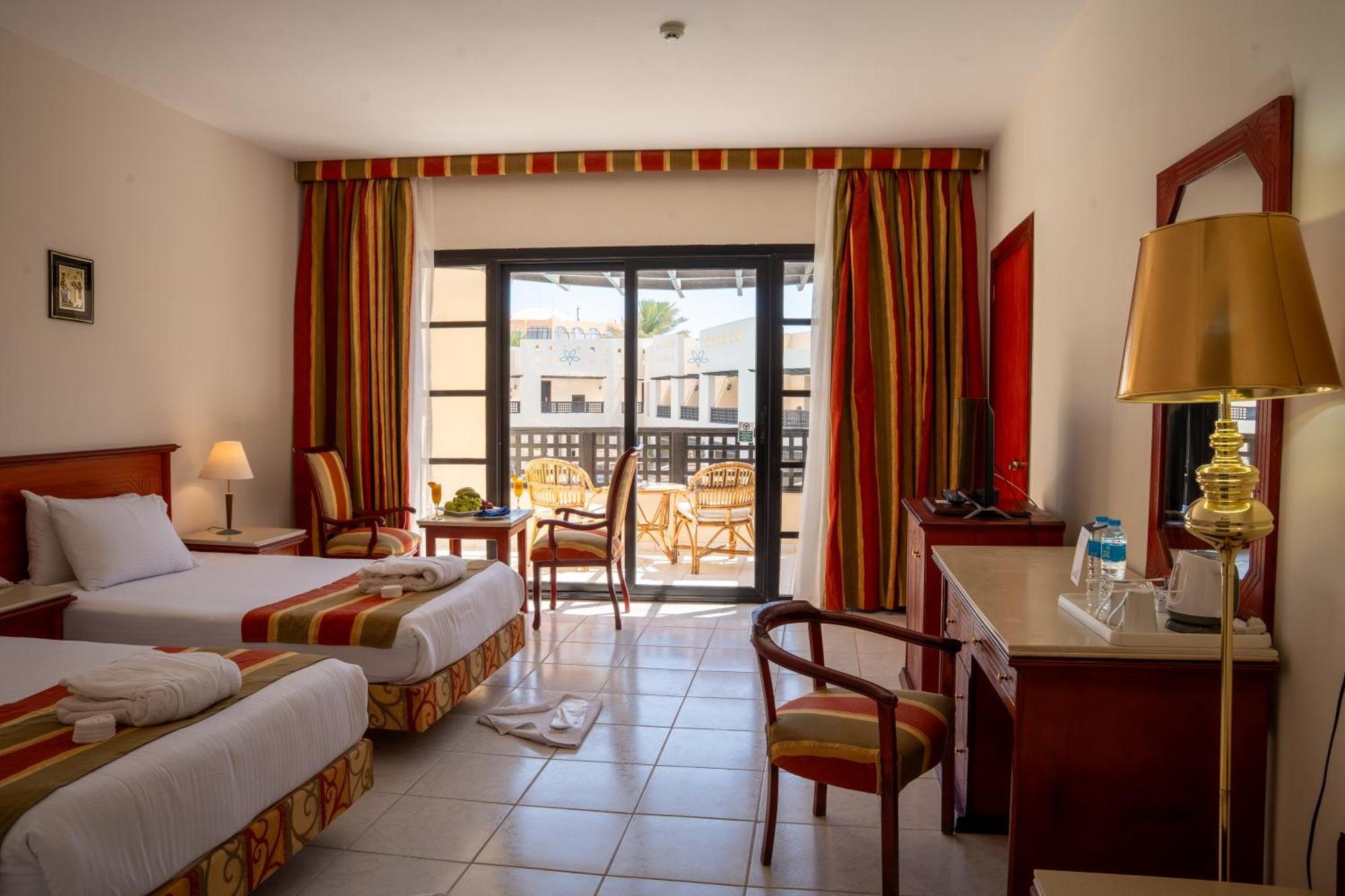 Chambre Lits Jumeaux de Luxe - Vue sur Piscine